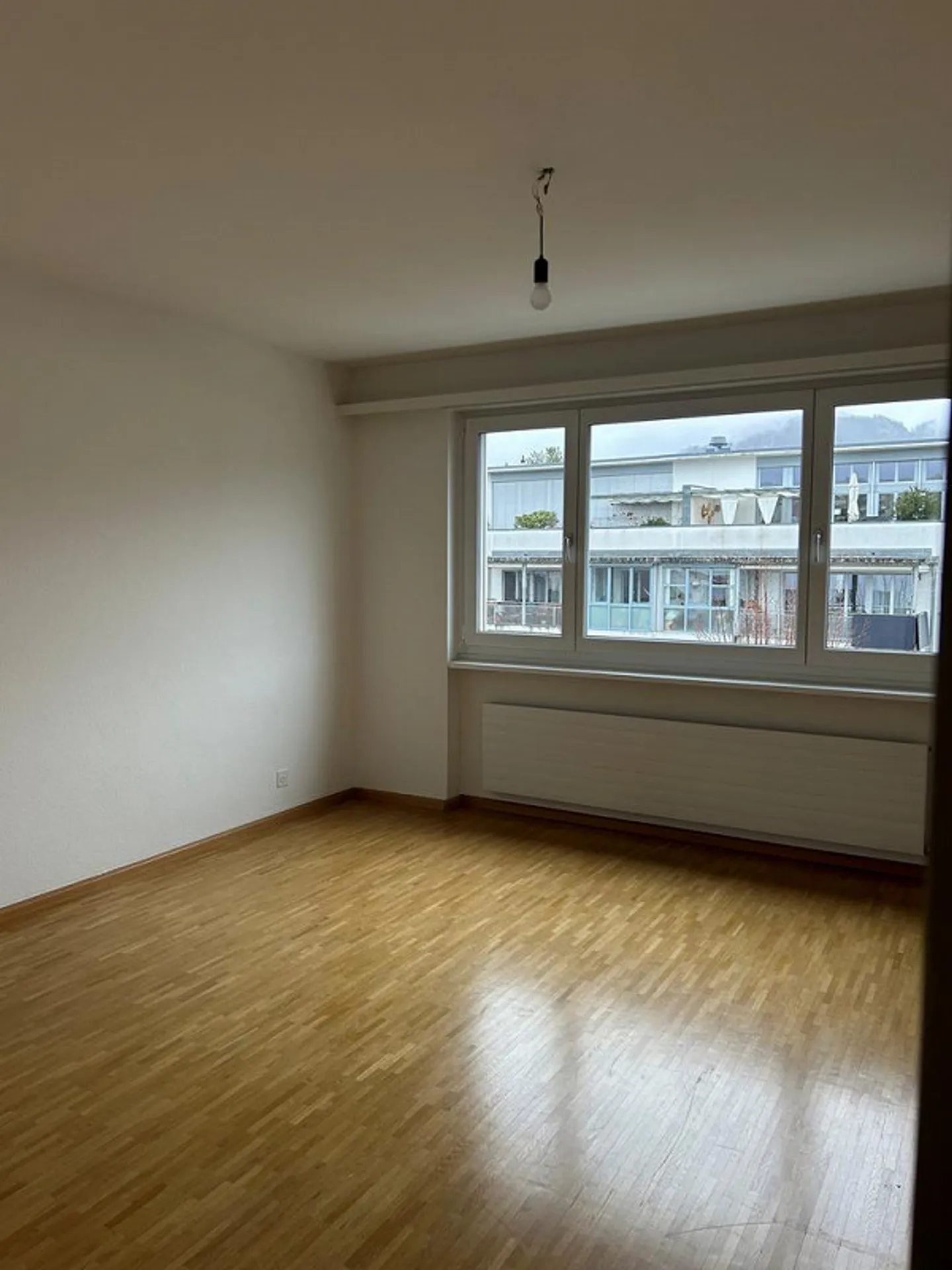 Appartement confortable de 3,5 pièces avec balcon ! - Photo 3 sur 7