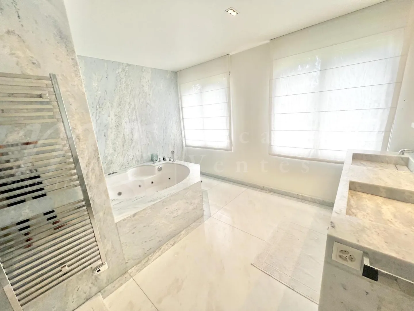 SUPERBO APPARTAMENTO DI 7 STANZE DI 250 m2 CON GRANDE TERRAZZA - 3 BALCONI E VISTA LIBERA - Foto 10 di 10