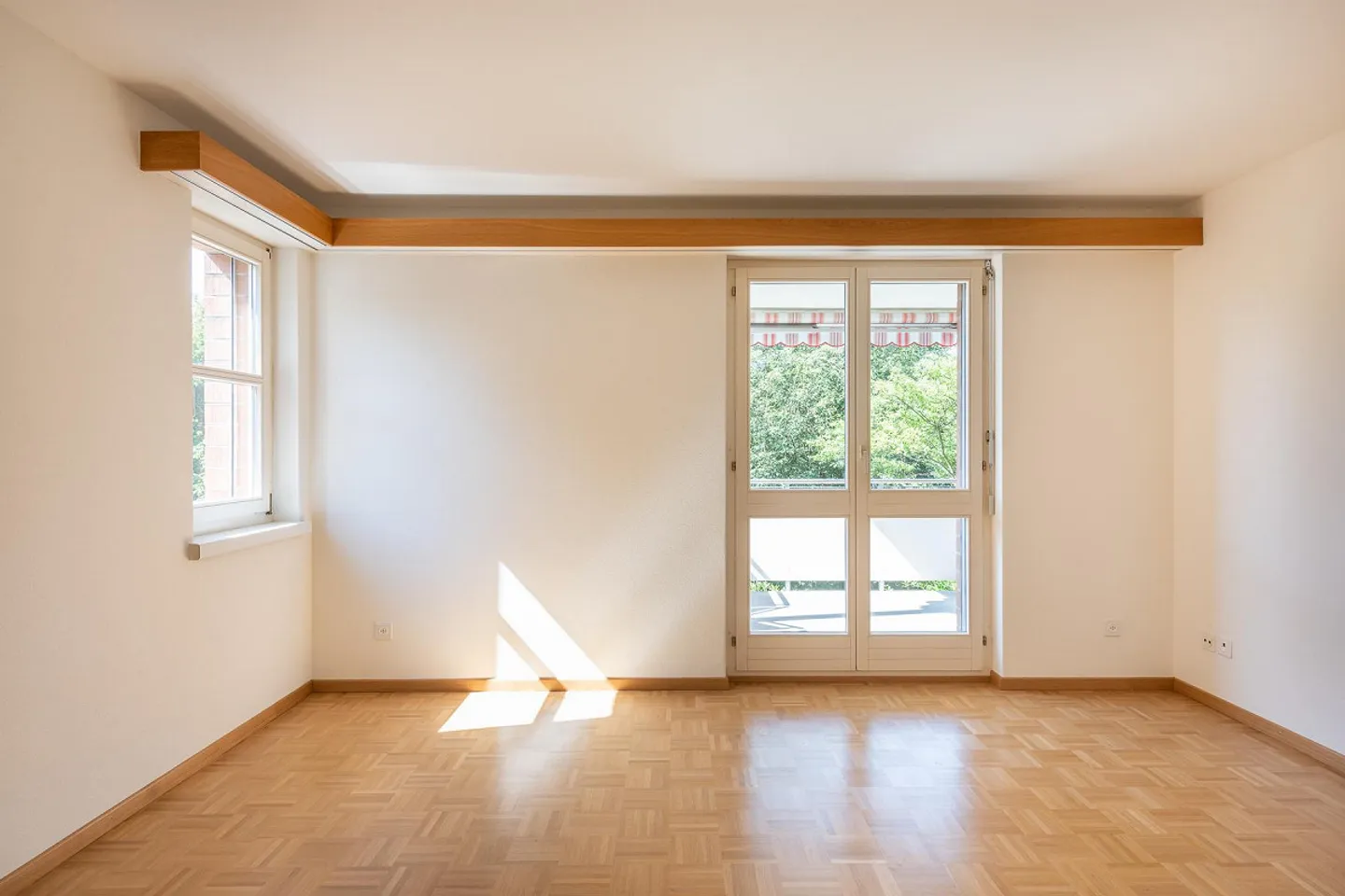 Large apartment with a view of greenery! - Photo 7 of 10