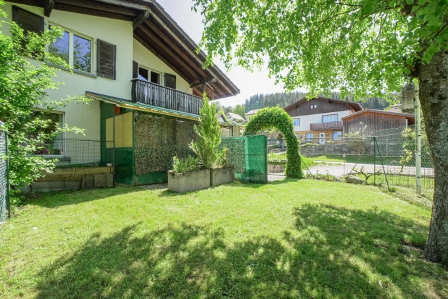 SPAZIO PER VIVERE – CON GIARDINO, VISTA E POTENZIALE DI ESPANSIONE - Foto 1 di 8