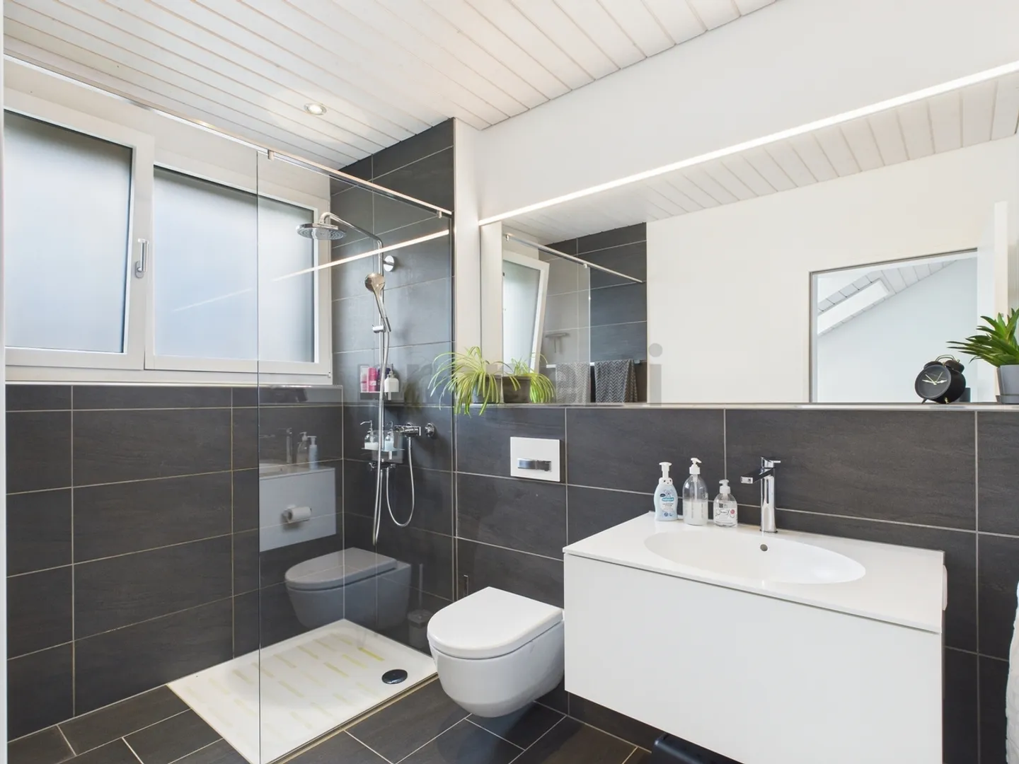 Modern 5.5-room penthouse apartment in Erlinsbach with beautiful terrace where you can enjoy the evening sun - Photo 9 of 11