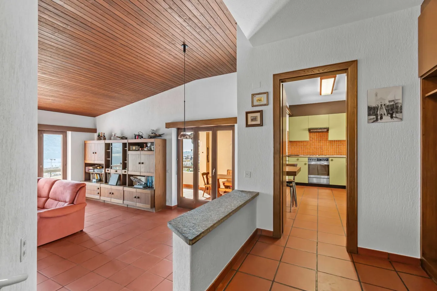 Magnifique maison jumelée de 8,5 pièces avec piscine et vue imprenable - Photo 3 sur 28