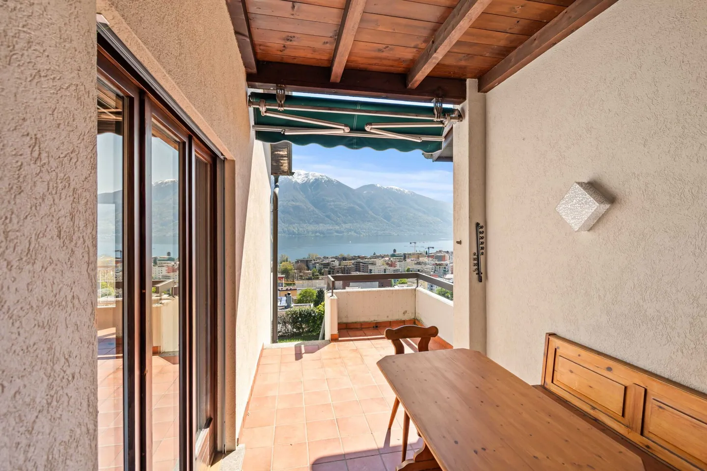 Magnifique maison jumelée de 8,5 pièces avec piscine et vue imprenable - Photo 8 sur 28