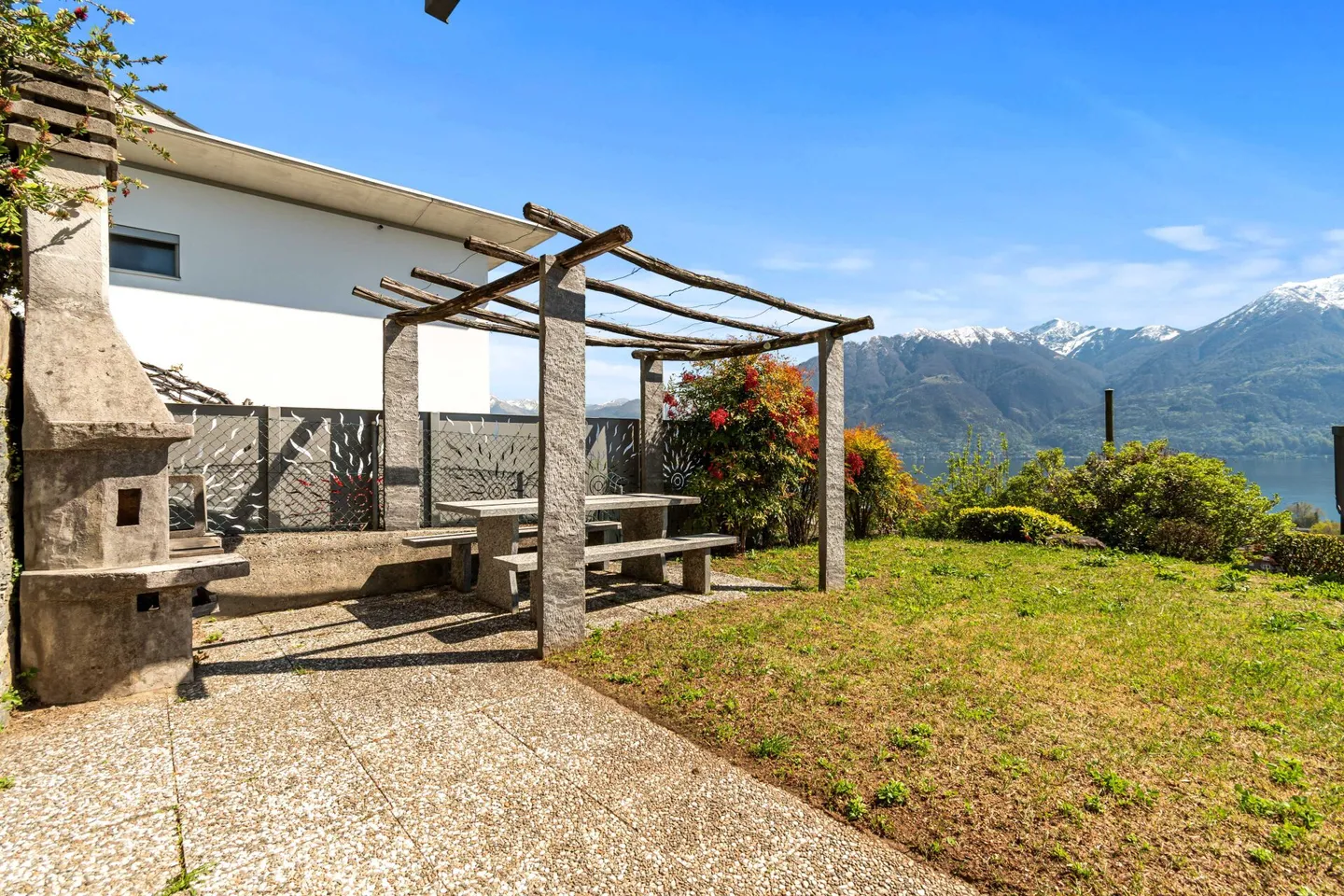 Magnifique maison jumelée de 8,5 pièces avec piscine et vue imprenable - Photo 16 sur 28