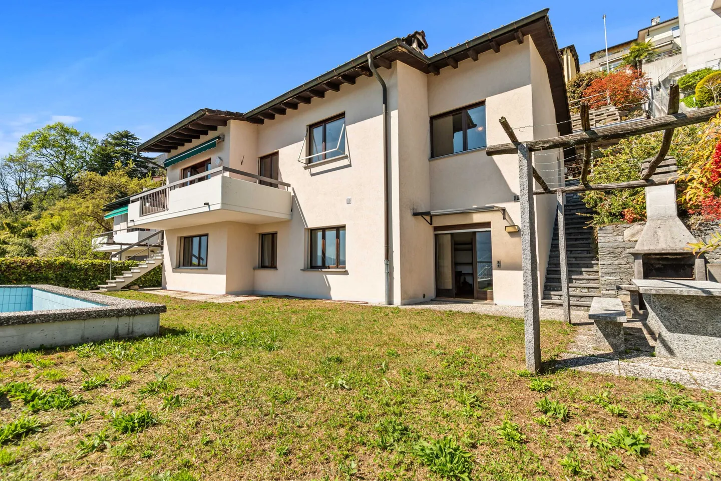 Magnifique maison jumelée de 8,5 pièces avec piscine et vue imprenable - Photo 17 sur 28