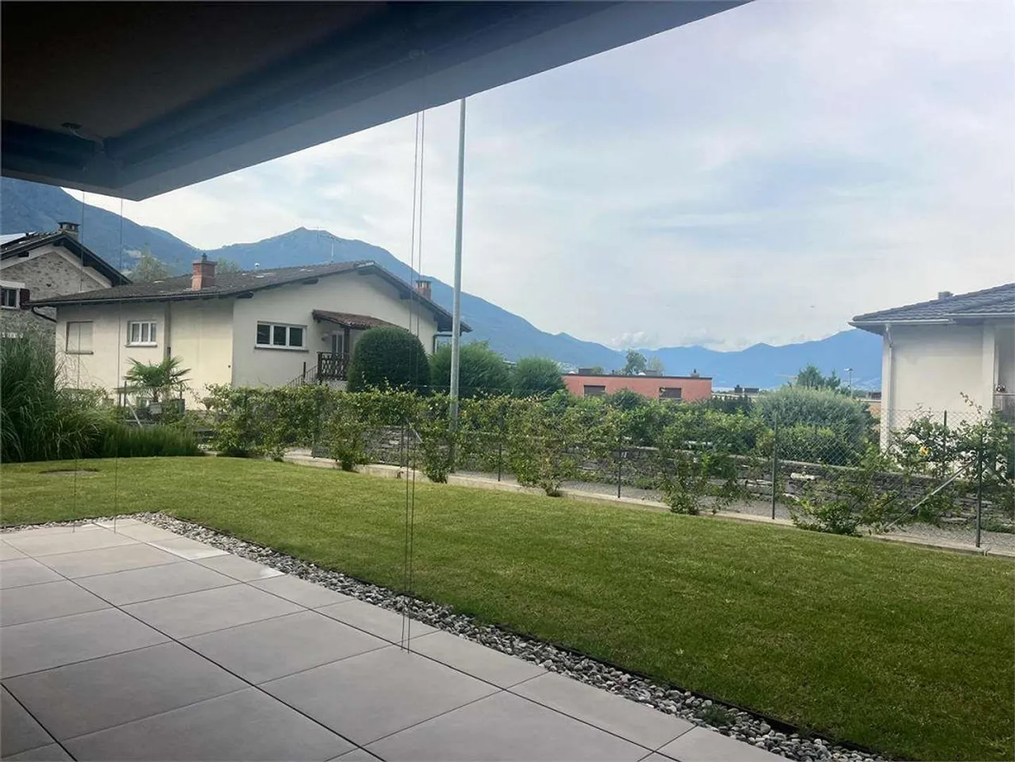 Gordola- stupendo 4.5 con giardino - Foto 1 di 13