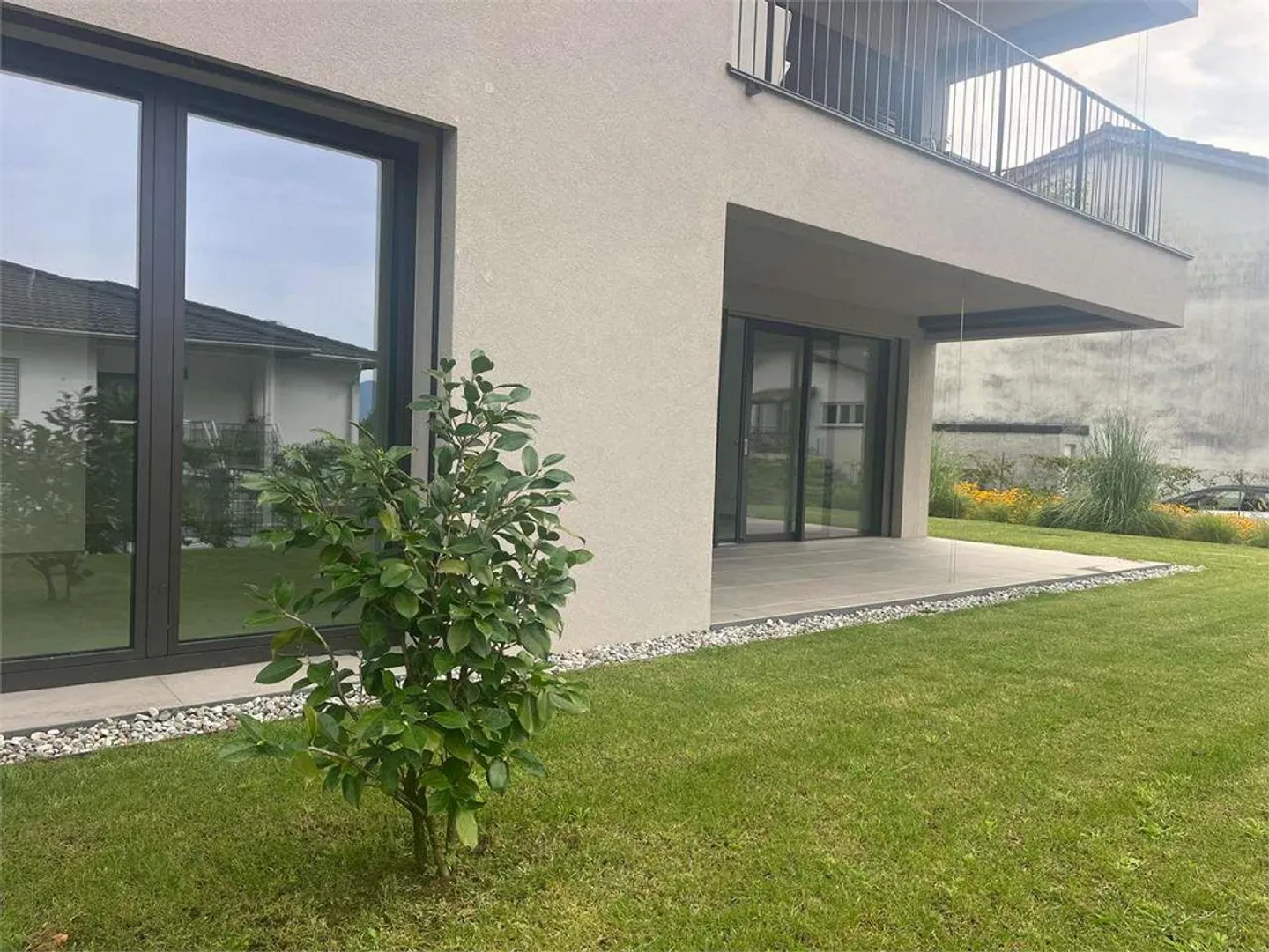Gordola- stupendo 4.5 con giardino - Foto 2 di 13