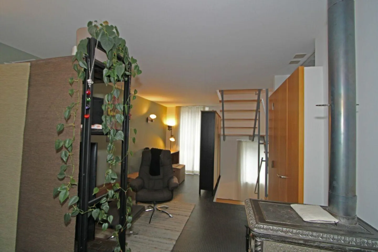 Charming Townhouse - Photo 6 of 12