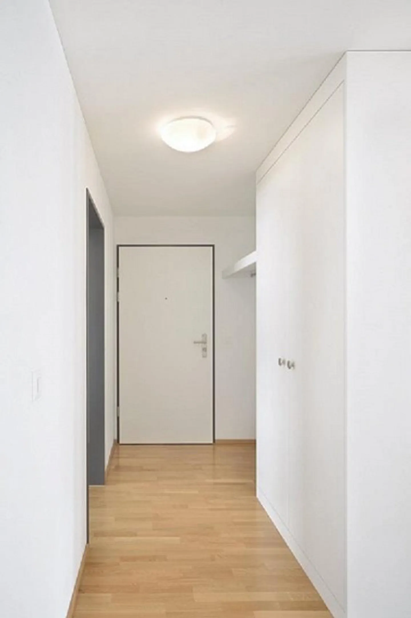 lichtdurchflutete Attikawohnung mit Stil - Foto 3 von 8