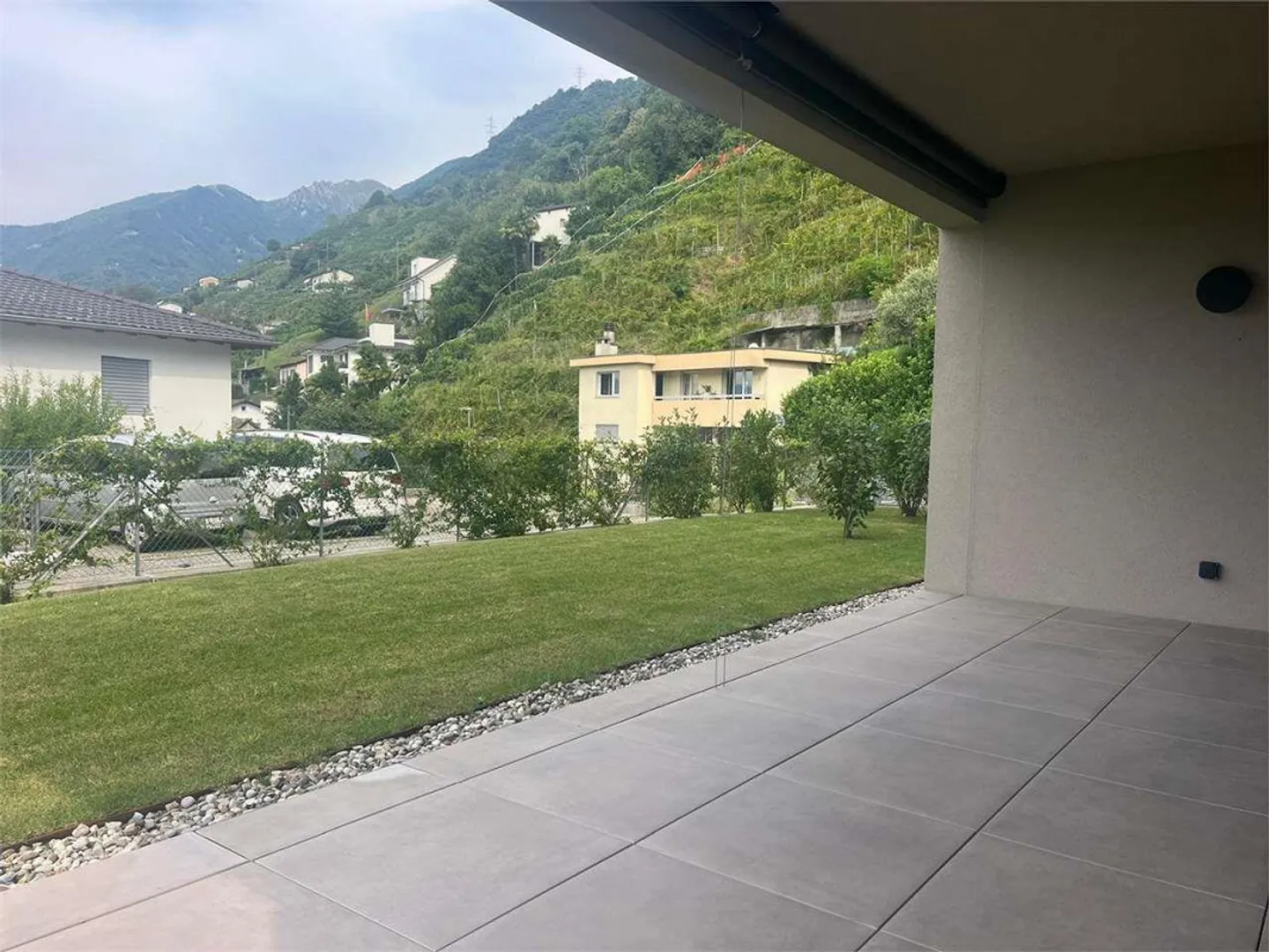 Gordola- stupendo 4.5 con giardino - Foto 3 di 13