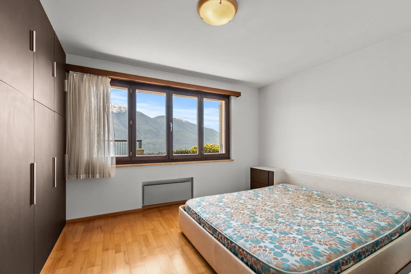 Magnifique maison jumelée de 8,5 pièces avec piscine et vue imprenable - Photo 23 sur 28