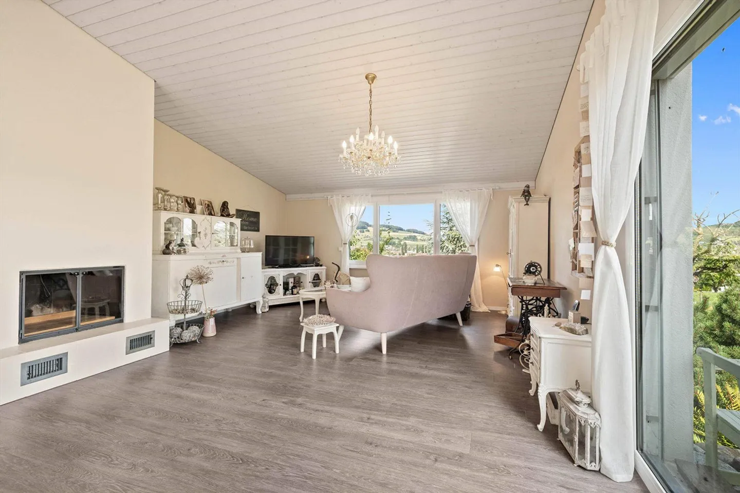 SPAZIOSO, BEN CURATO E NEL VERDE. - Foto 4 di 5