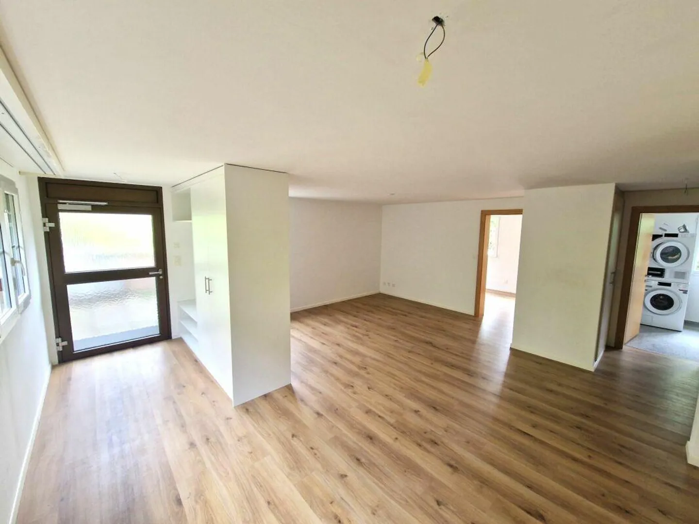 Well-maintained and beautiful living with plenty of space - Photo 3 of 12