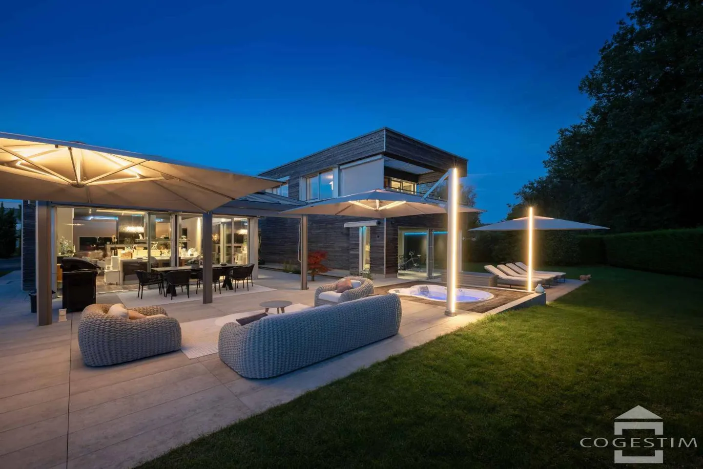 Villa 8,5 Zimmer - Foto 1 von 13