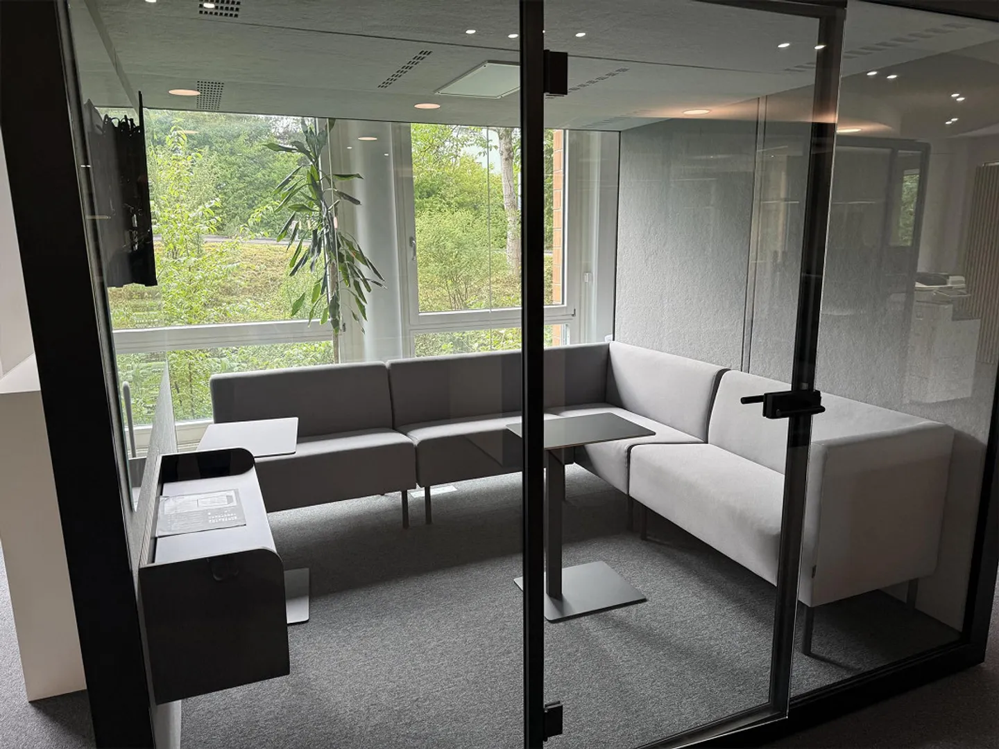 Bright office near the airport - Photo 4 of 5