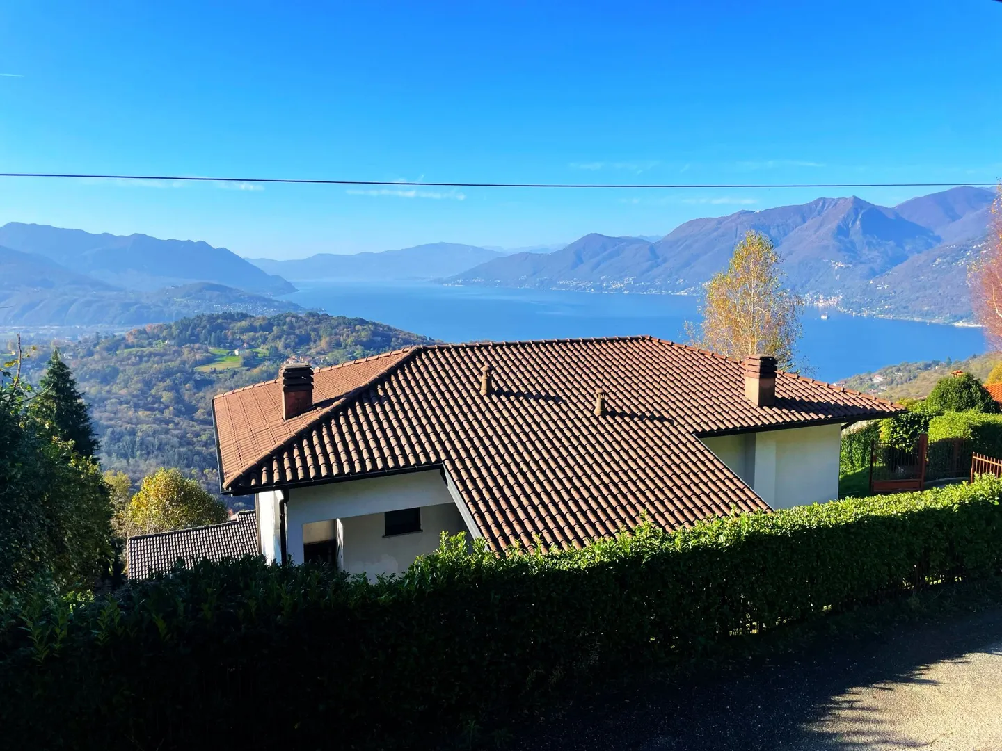 Villa, 6 pièces / 240 m2 avec vue magnifique sur le lac - Photo 1 sur 10