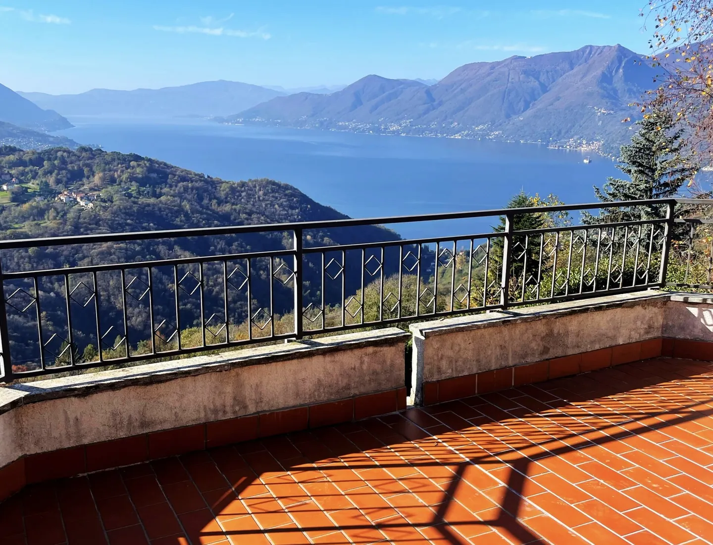 Villa, 6 pièces / 240 m2 avec vue magnifique sur le lac - Photo 2 sur 10