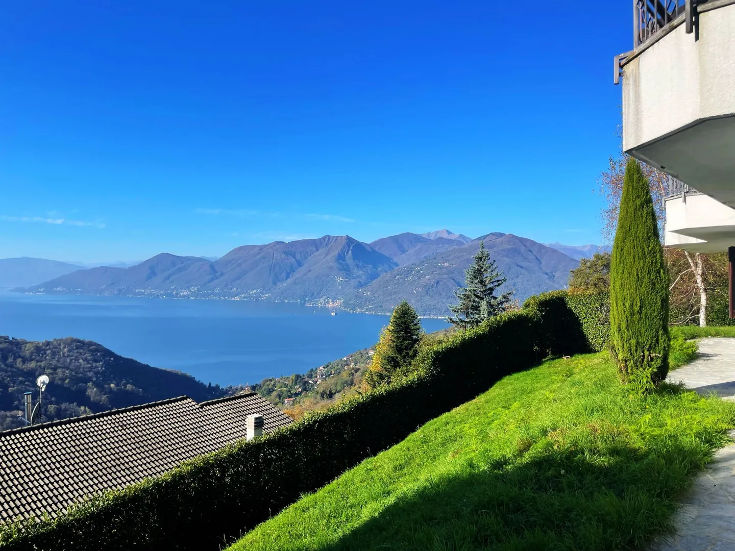 Villa, 6 pièces / 240 m2 avec vue magnifique sur le lac - Photo 3 sur 10