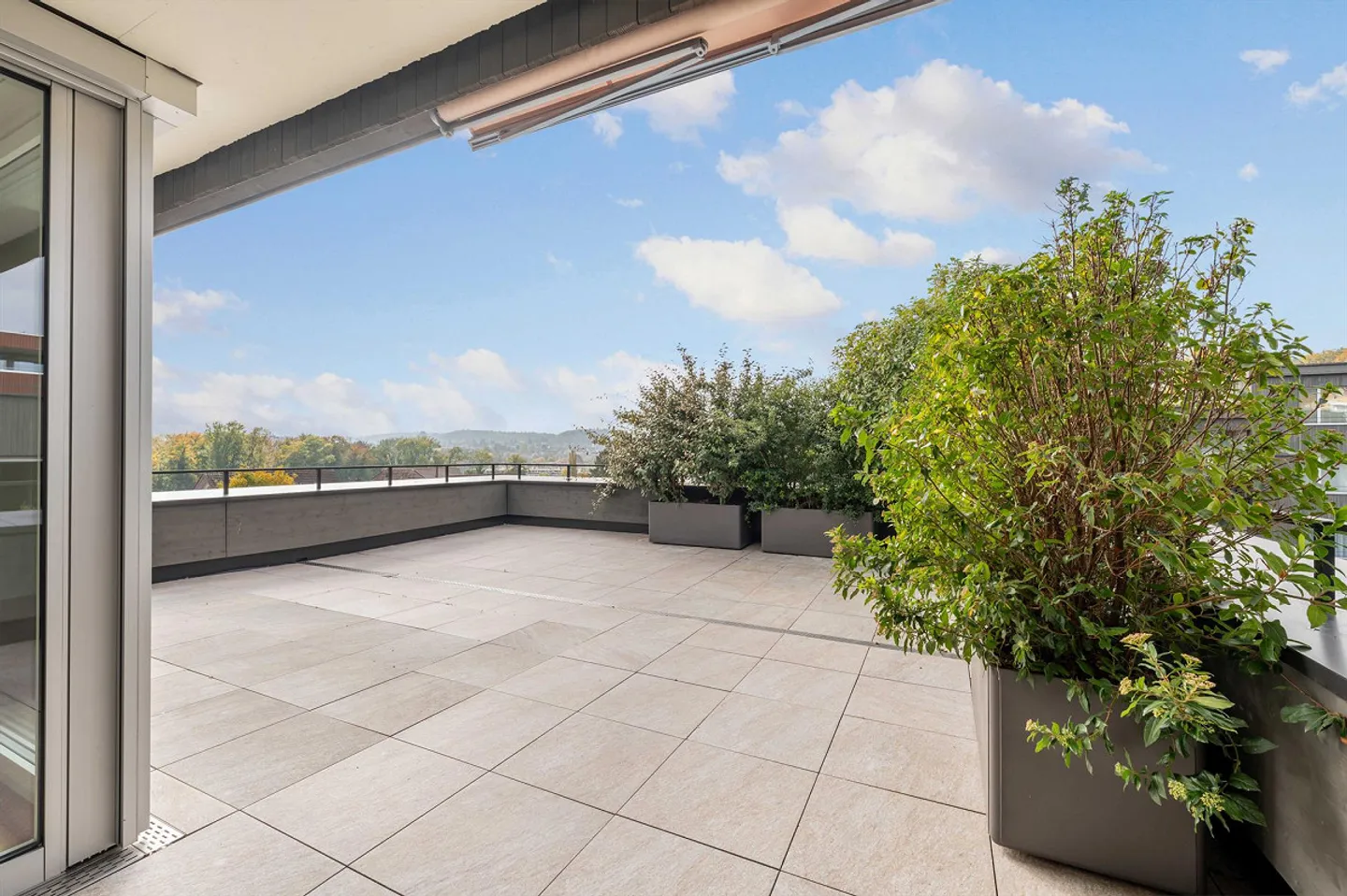 Penthouse apartment with breathtaking views - Photo 5 of 12