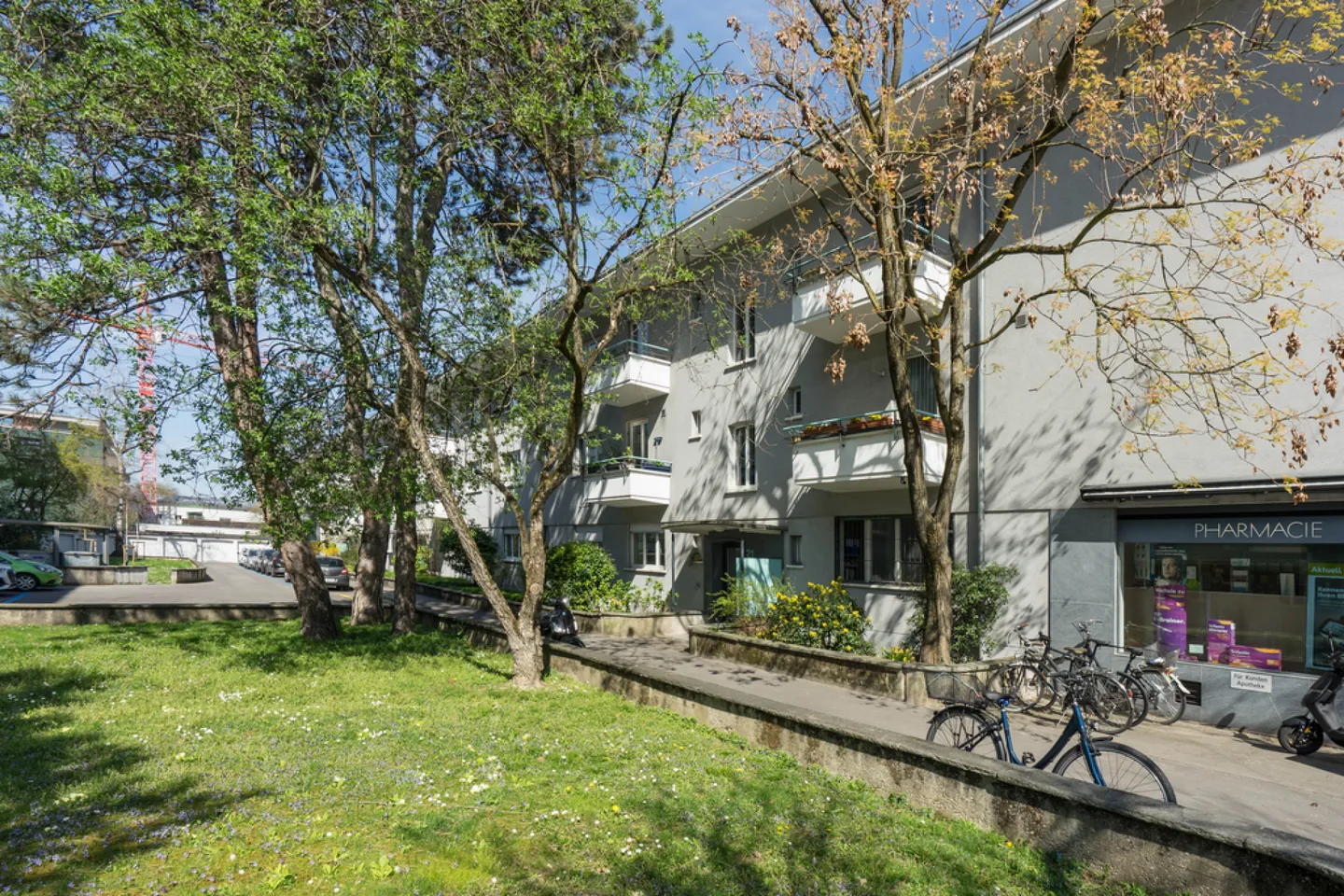 Charmante appartement 1 pièce avec grand balcon et jardin d'hiver - Photo 1 sur 1
