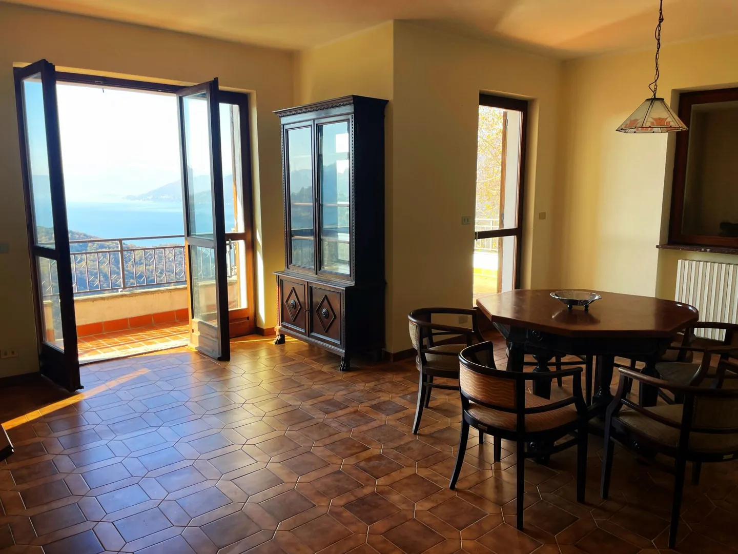 Villa, 6 pièces / 240 m2 avec vue magnifique sur le lac - Photo 8 sur 10