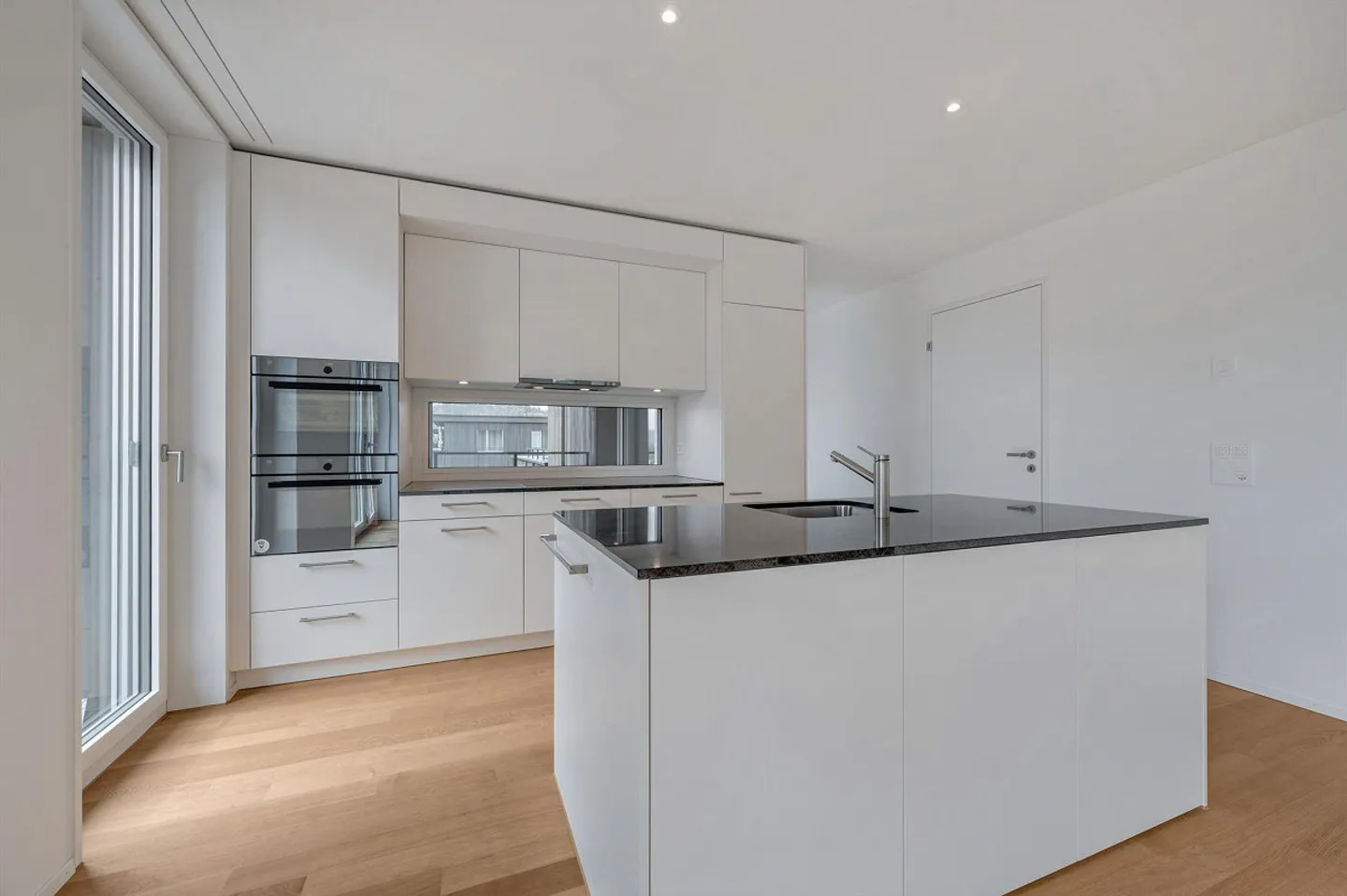 Penthouse apartment with breathtaking views - Photo 8 of 12