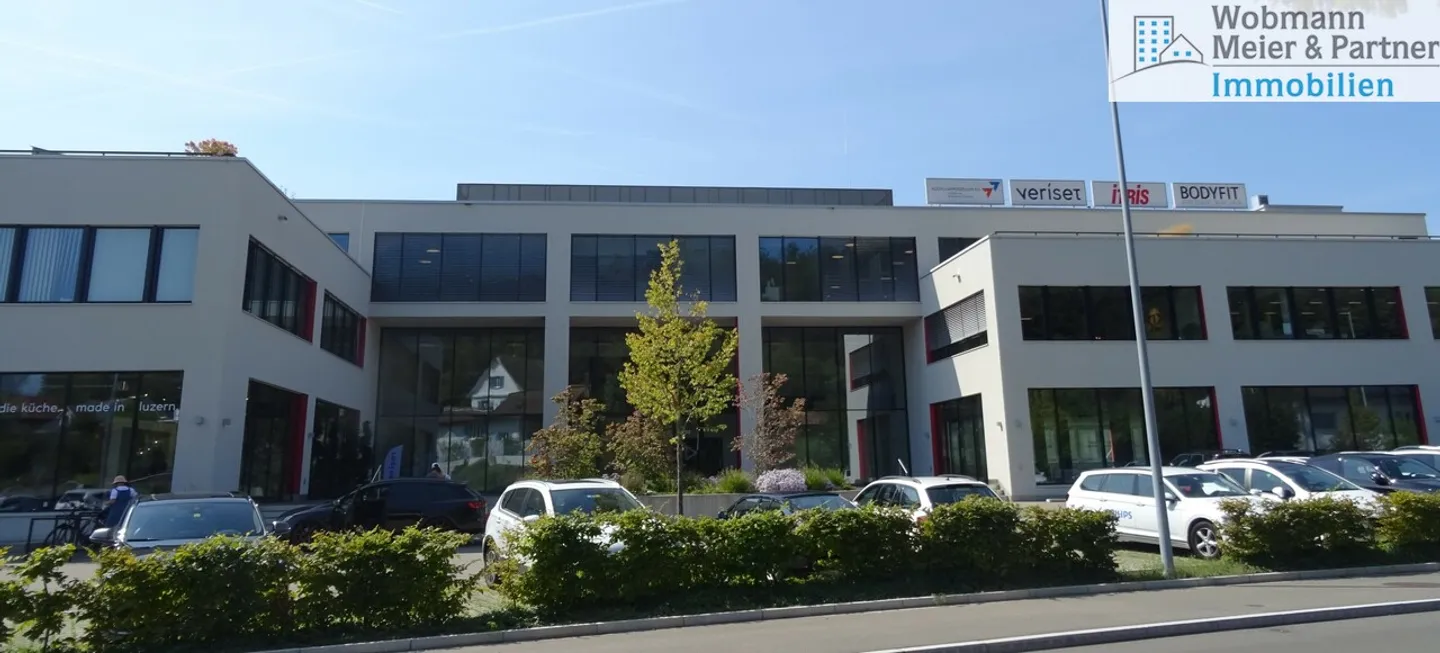 Modernes Gewerbezentrum in Zürich - Foto 1 von 4