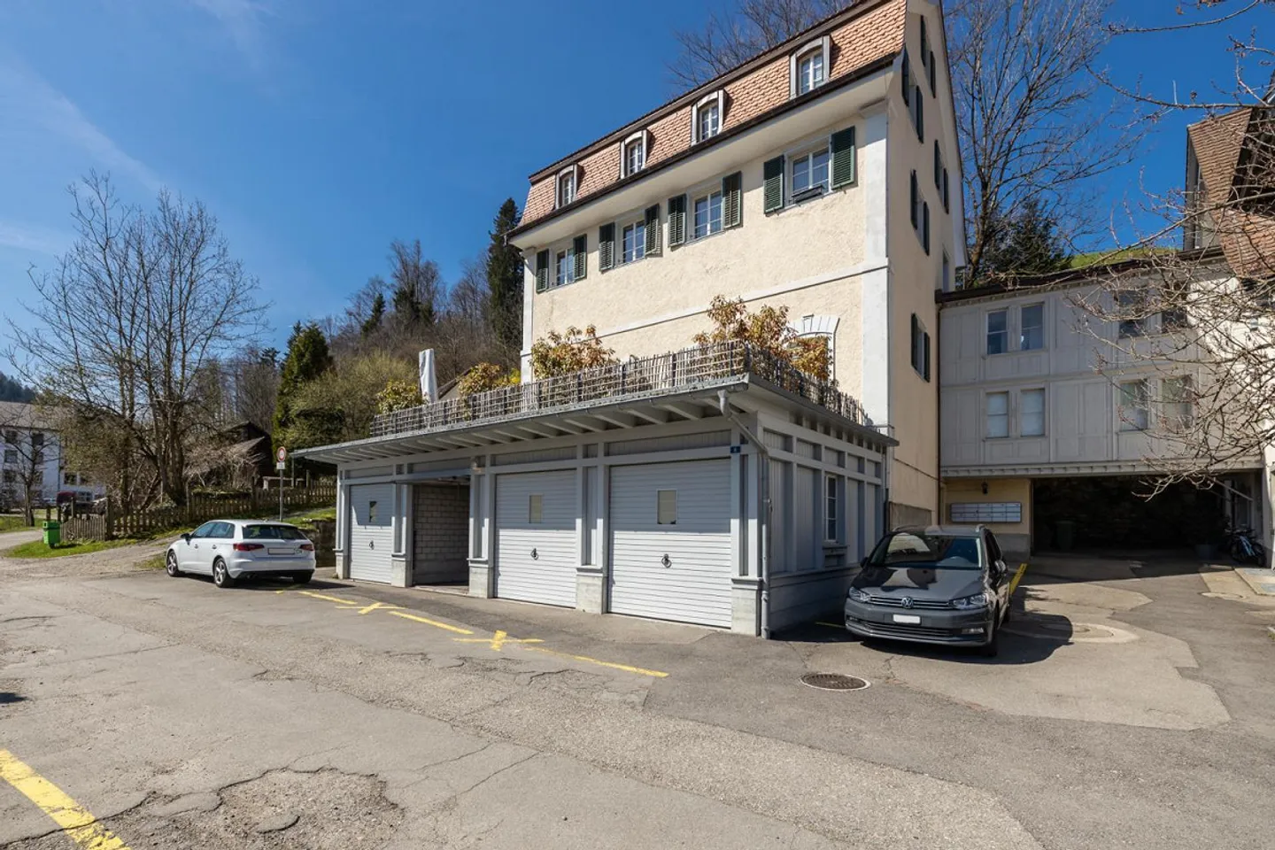 Complesso di ville storiche con 10 appartamenti ristrutturati - Foto 3 di 10
