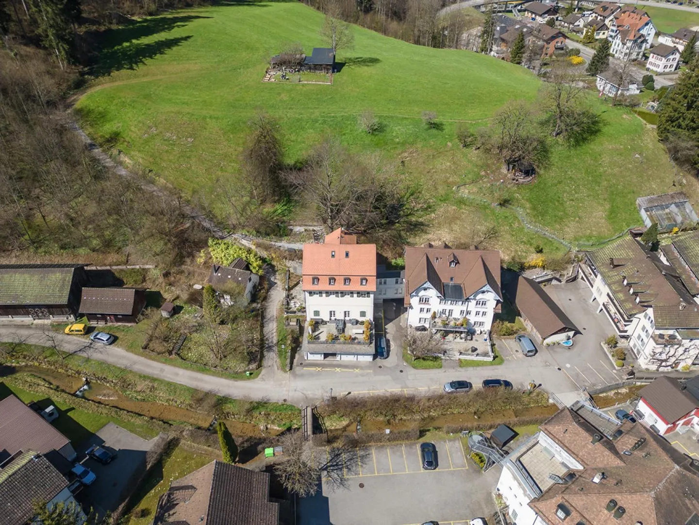 Complesso di ville storiche con 10 appartamenti ristrutturati - Foto 4 di 10