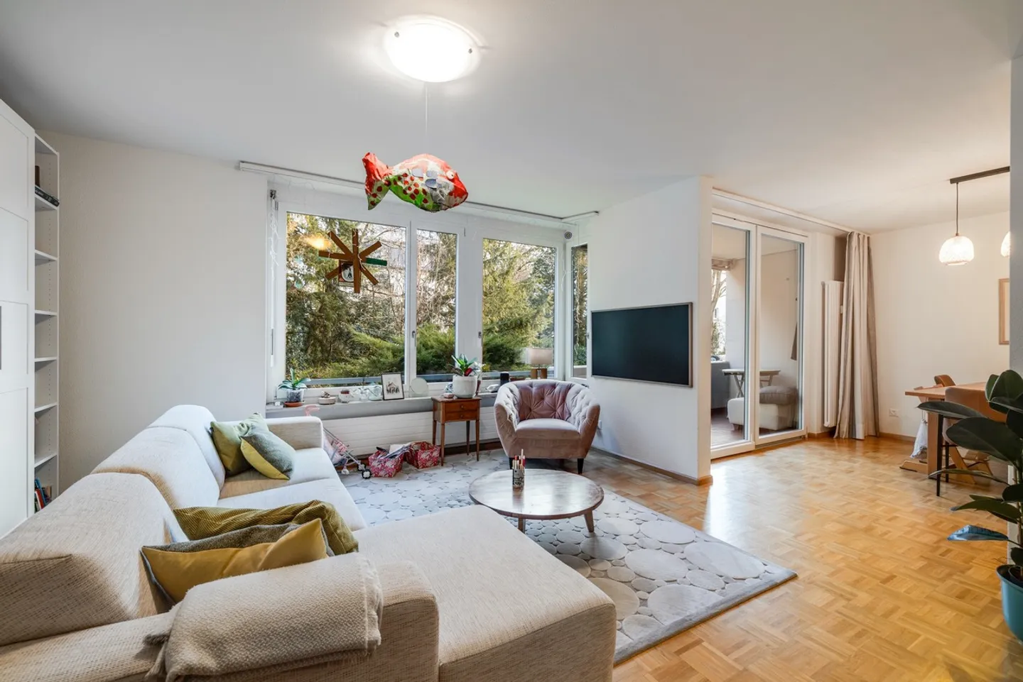 Proprietà spaziosa con seminterrato versatile - Foto 1 di 15