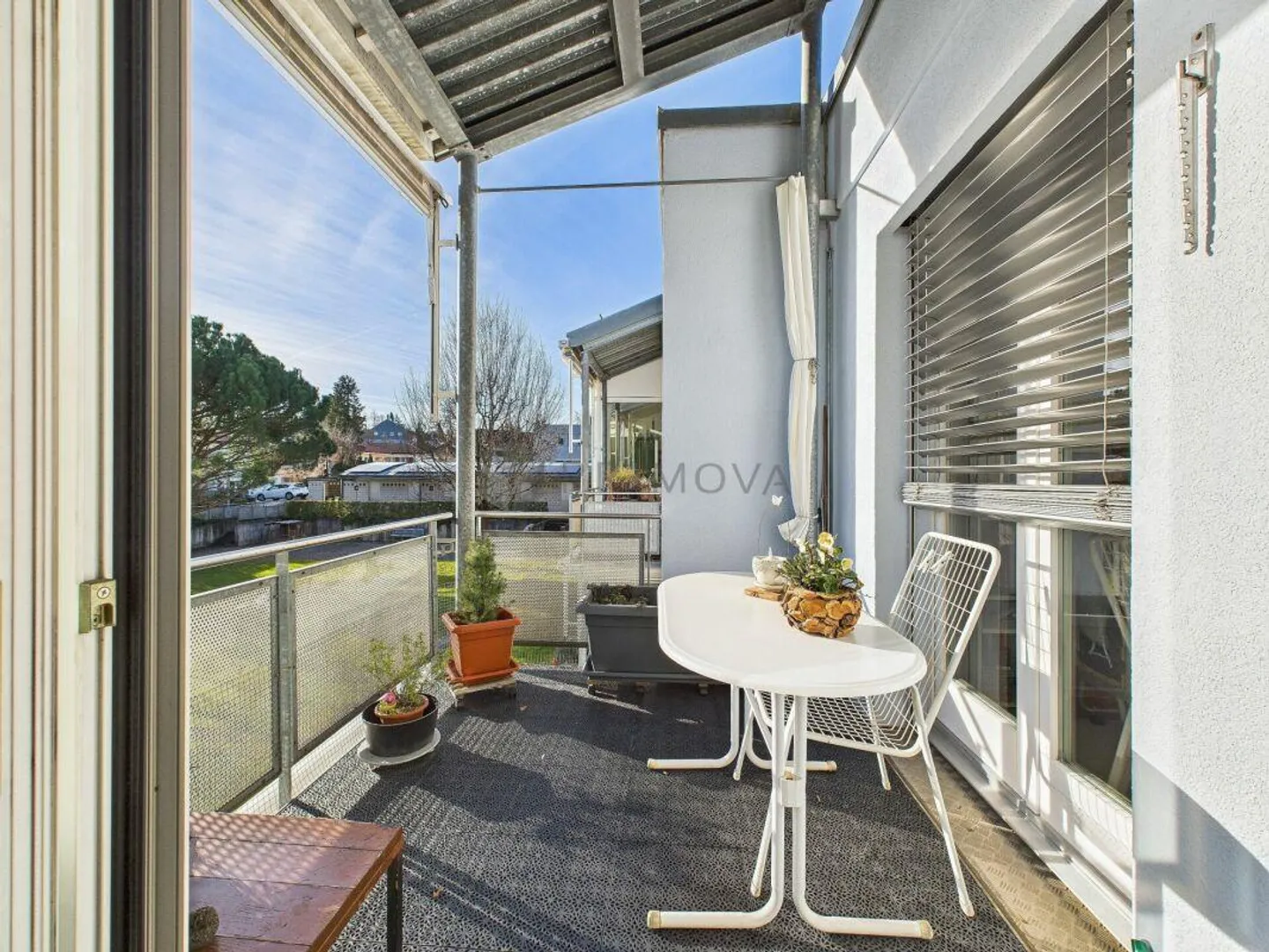 Charming 4.5 Room Attic Apartment in Prime Location in Gümligen - Photo 4 of 10