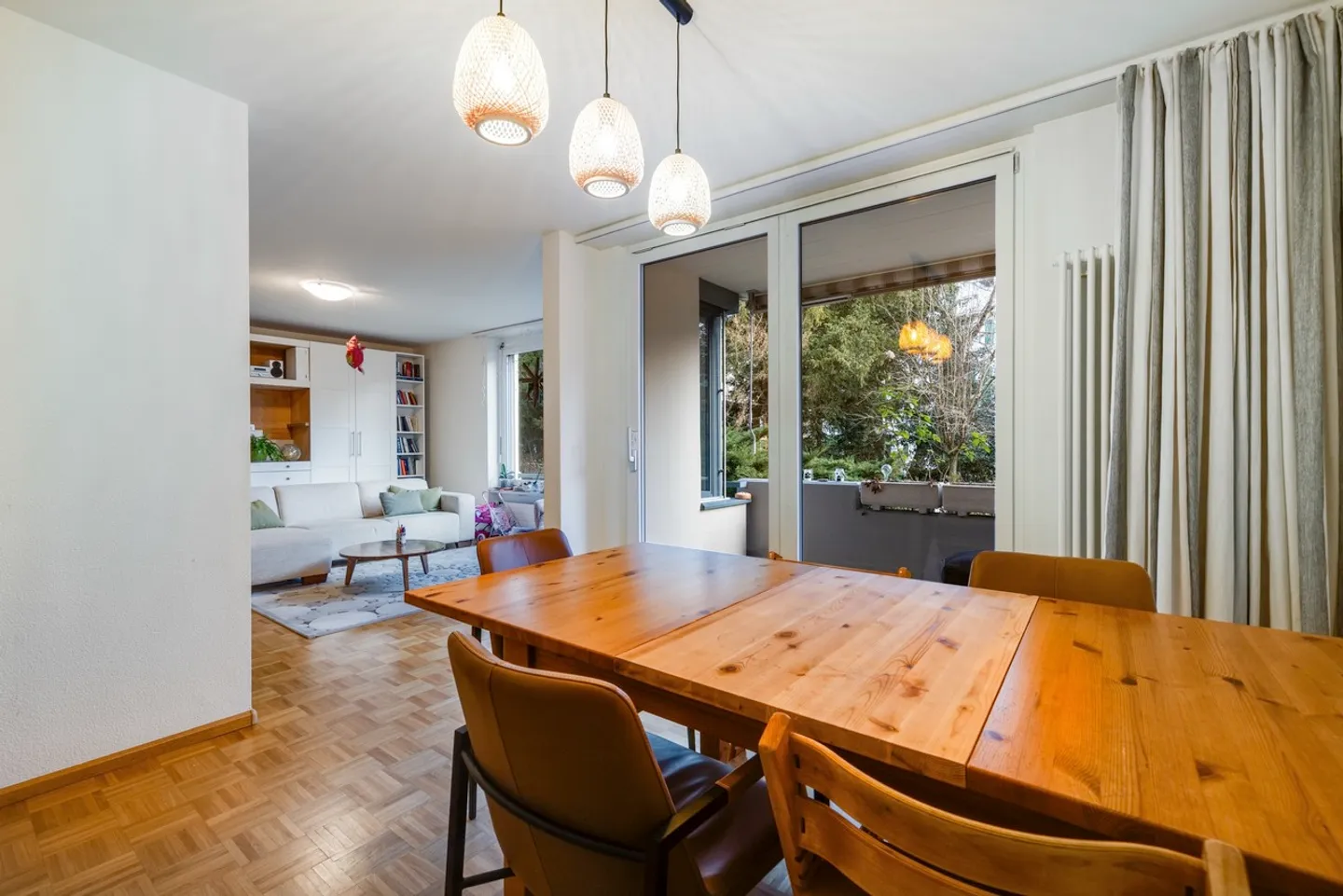 Proprietà spaziosa con seminterrato versatile - Foto 6 di 15