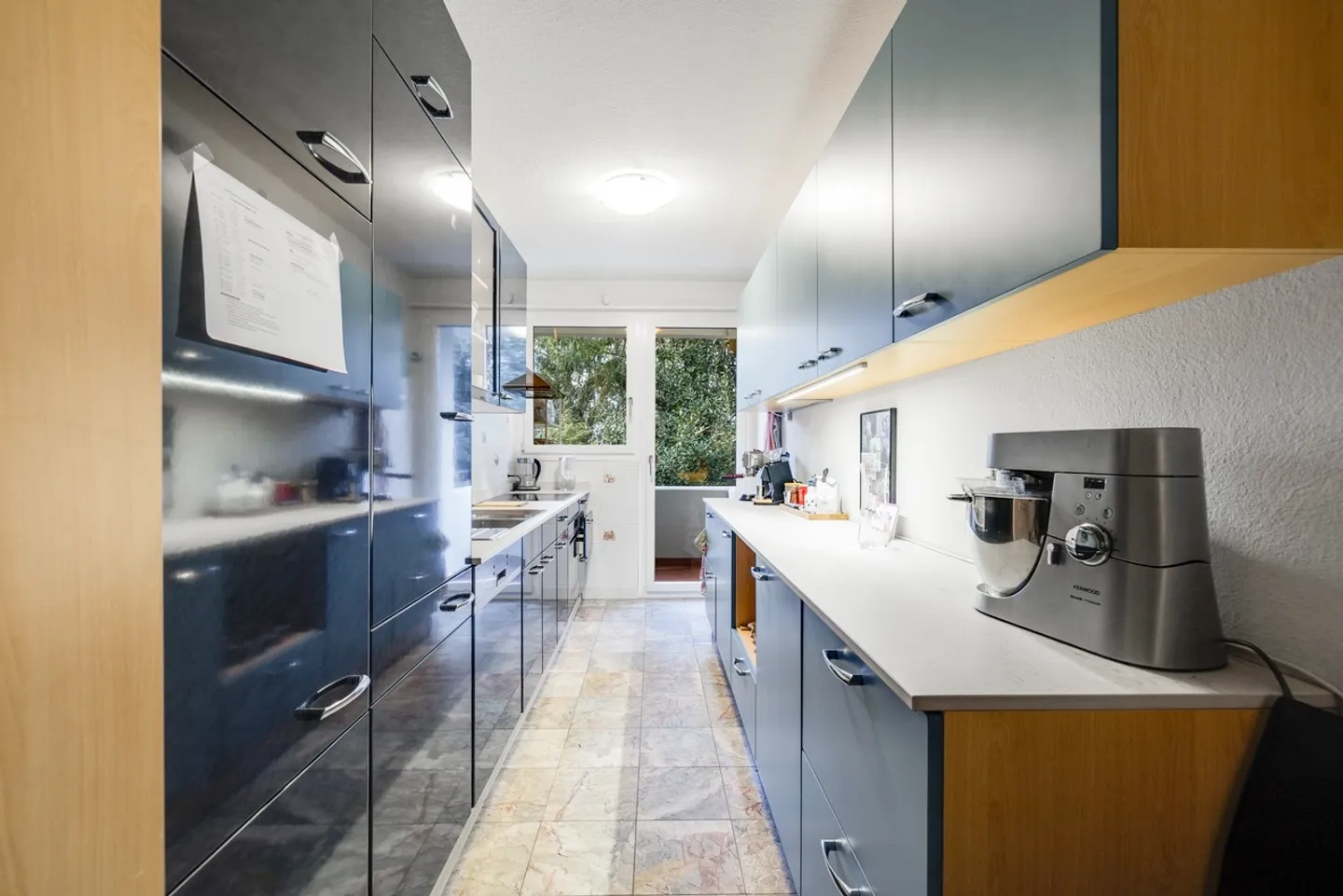 Proprietà spaziosa con seminterrato versatile - Foto 7 di 15