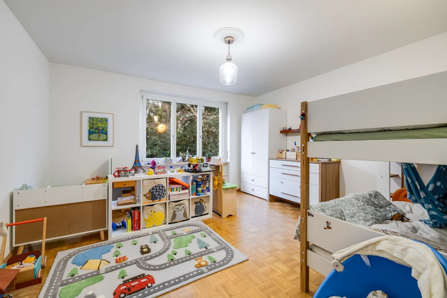 Proprietà spaziosa con seminterrato versatile - Foto 8 di 15