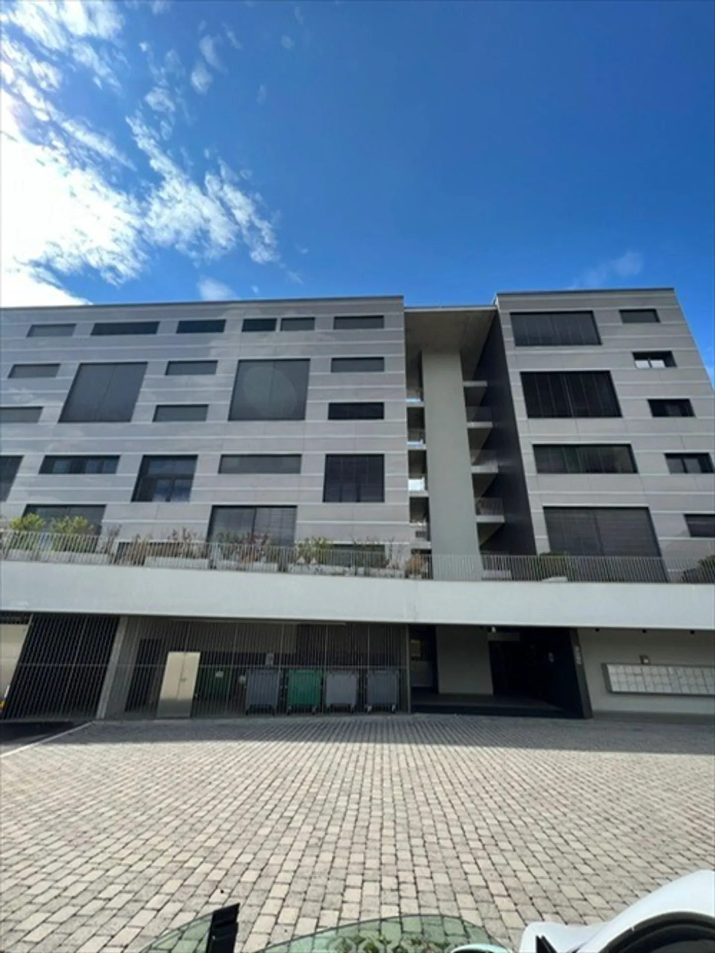 Place de parc intérieure à St-Sulpice - Photo 1 sur 1