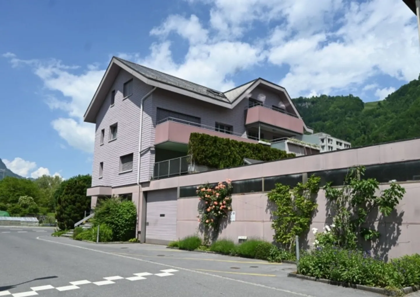 Immeuble mixte avec appartements - Photo 1 sur 1