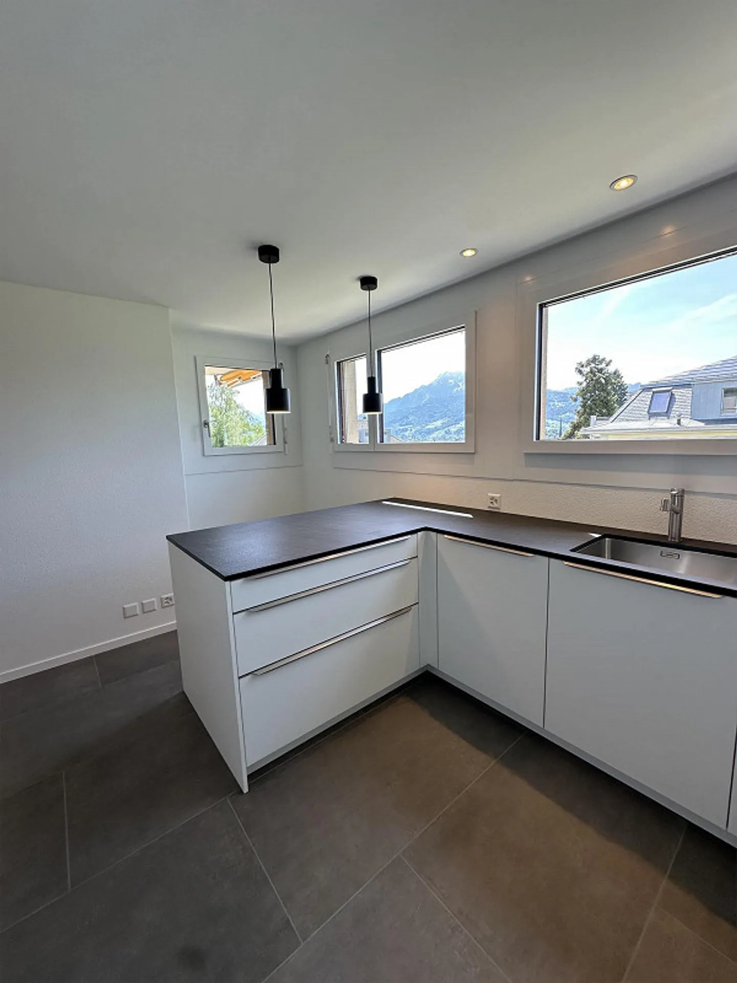 Attractive Living with a View in Lucerne - Photo 18 of 26