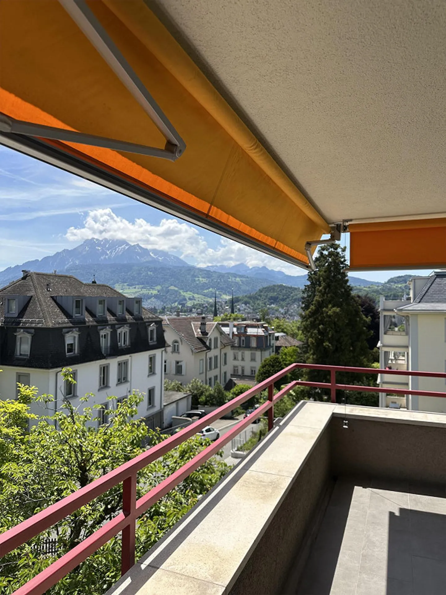 Attractive Living with a View in Lucerne - Photo 16 of 26