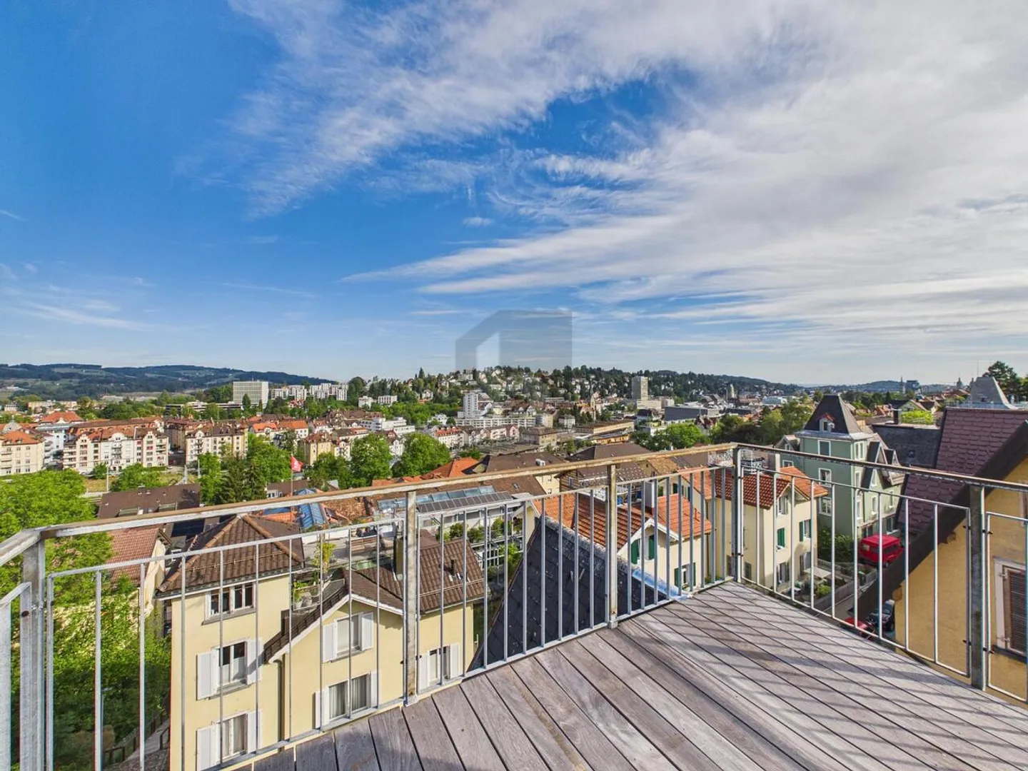 ROOFTOP TERRACE AND BALCONY IN A CENTRAL LOCATION - Photo 2 of 6