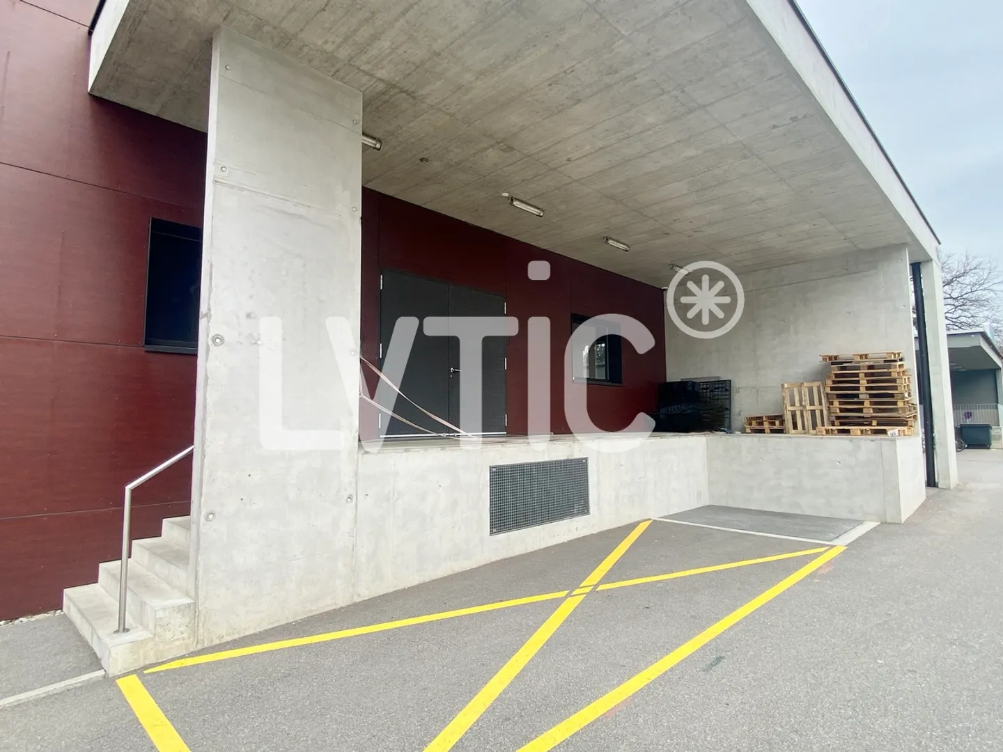 Uffici, showroom, locali di 728 m2 in vendita a Givisiez - Friburgo - Foto 9 di 14
