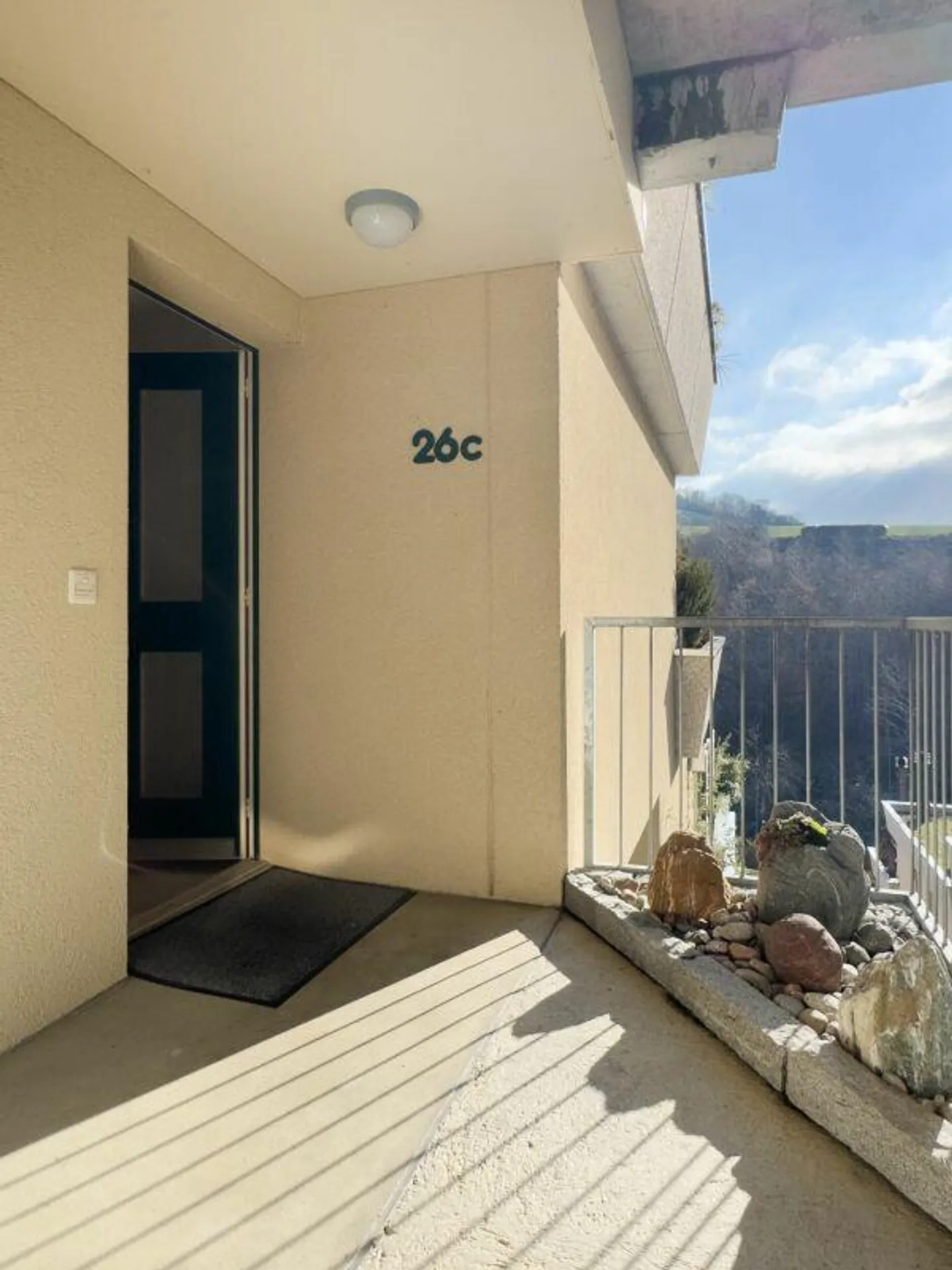 Your Loge: Top Terrace House with Sunny and Unobstructed View - Photo 4 of 20