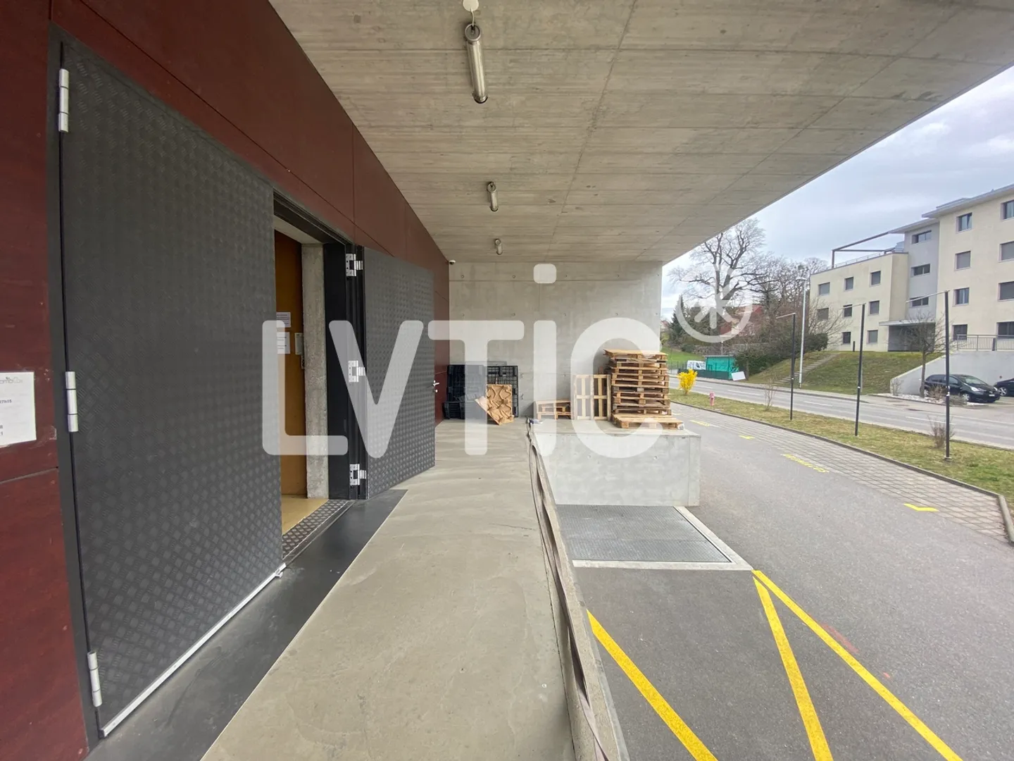 Uffici, showroom, locali di 728 m2 in vendita a Givisiez - Friburgo - Foto 10 di 14