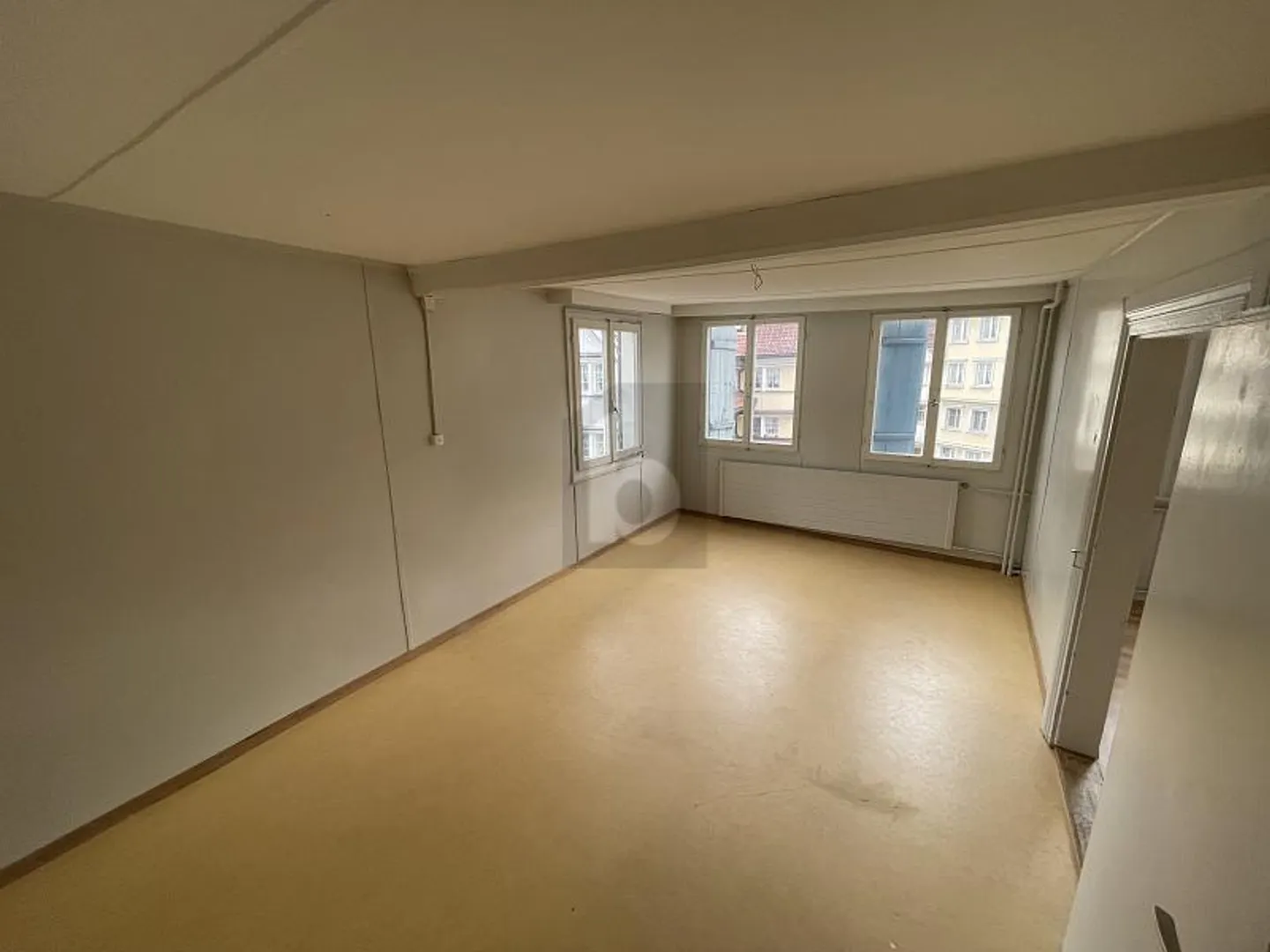 AFFORDABLE AND CENTRAL - Photo 3 of 6