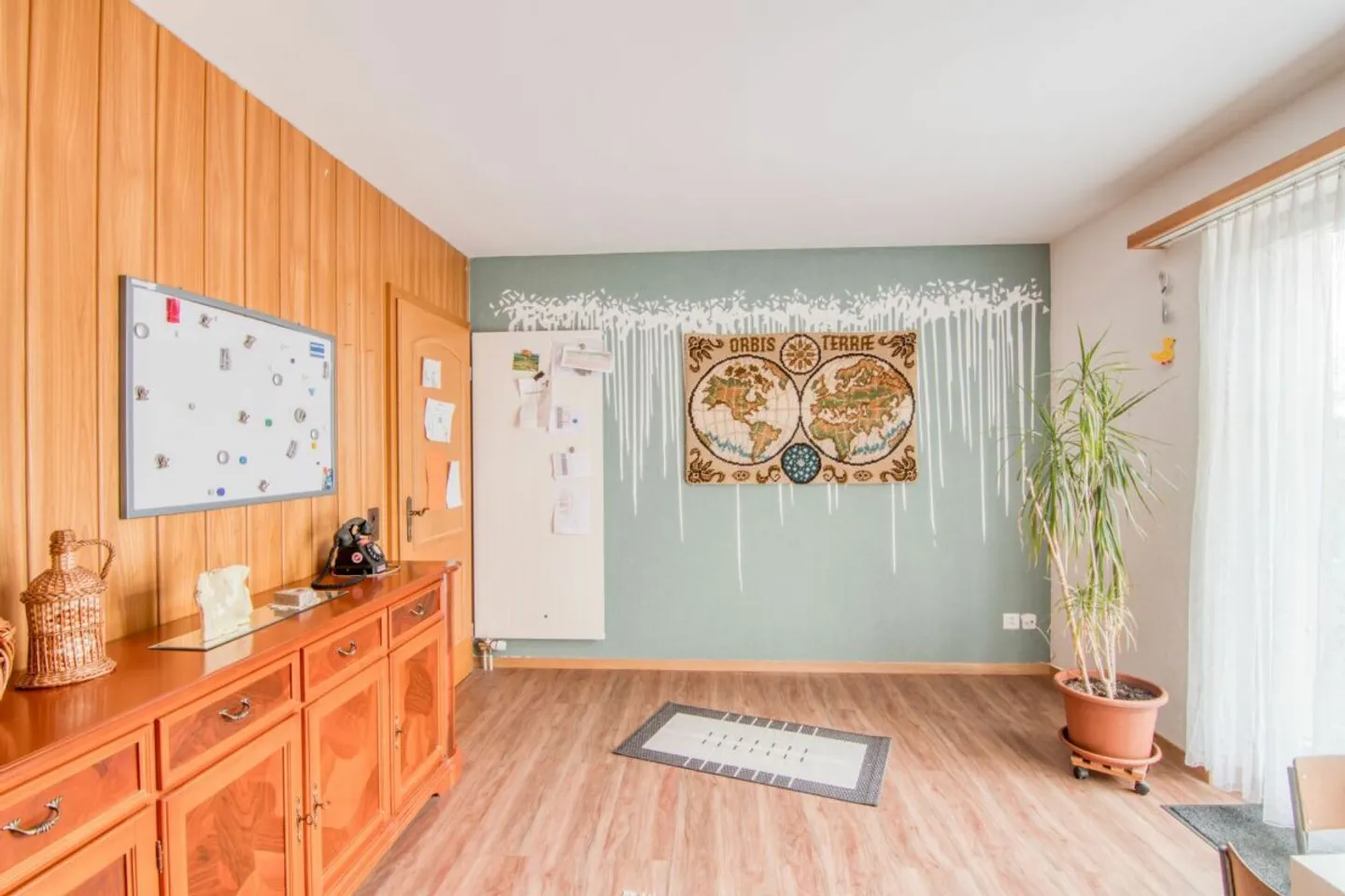 Ampia casa unifamiliare di 6,5 stanze con appartamento separato, doppio garage, paradiso del giardino di 1.053 m² e vista panoramica sulle Alpi - Foto 9 di 31