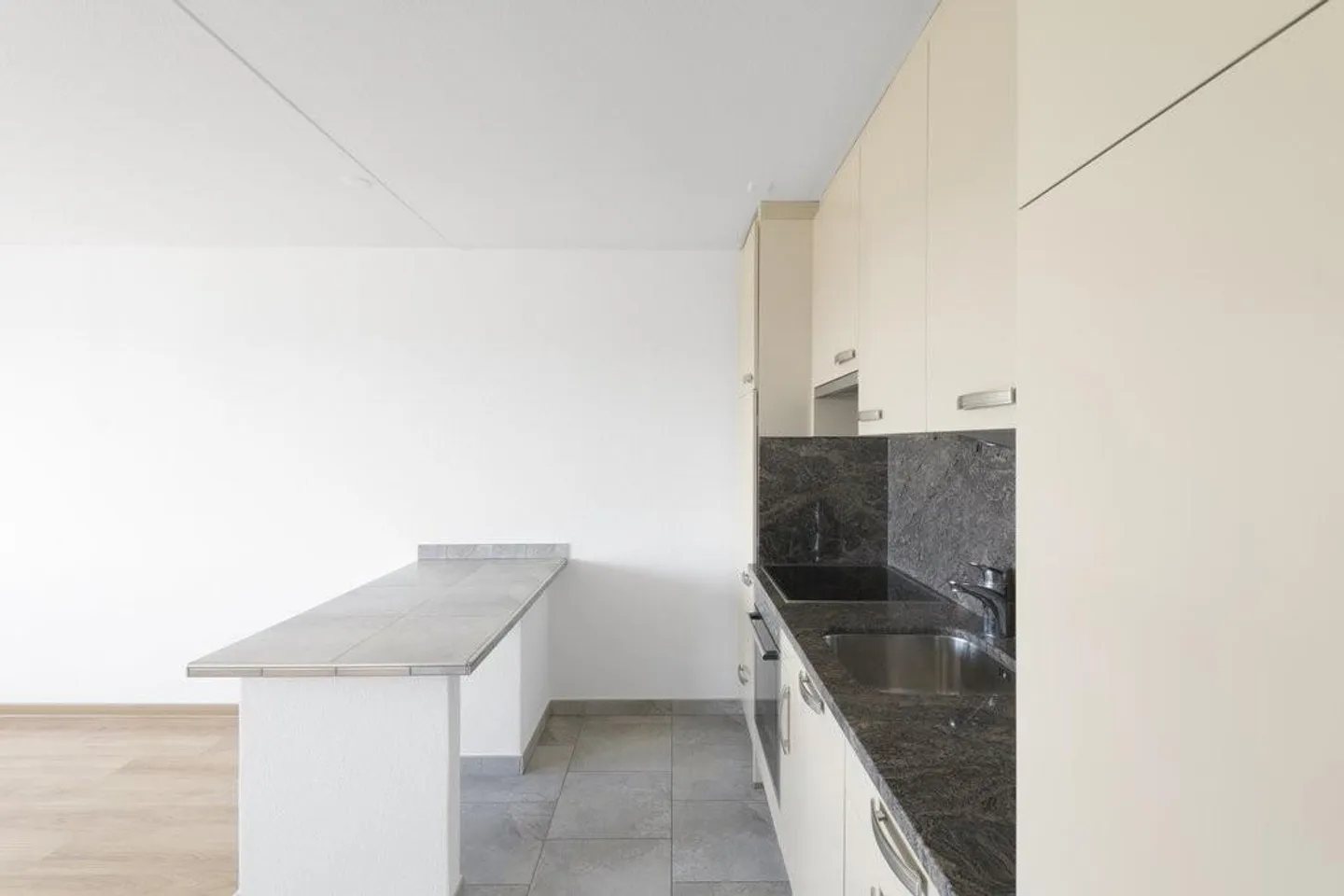 AFFITTARE SENZA CAUZIONE - Vivere in una posizione centrale tranquilla - Foto 6 di 9