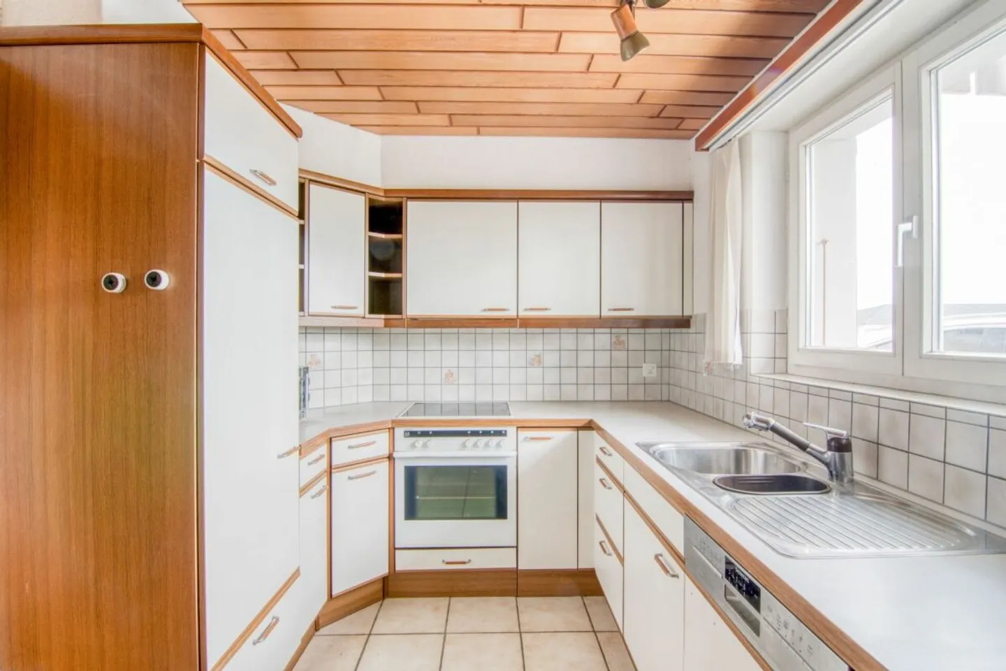 Ampia casa unifamiliare di 6,5 stanze con appartamento separato, doppio garage, paradiso del giardino di 1.053 m² e vista panoramica sulle Alpi - Foto 20 di 31