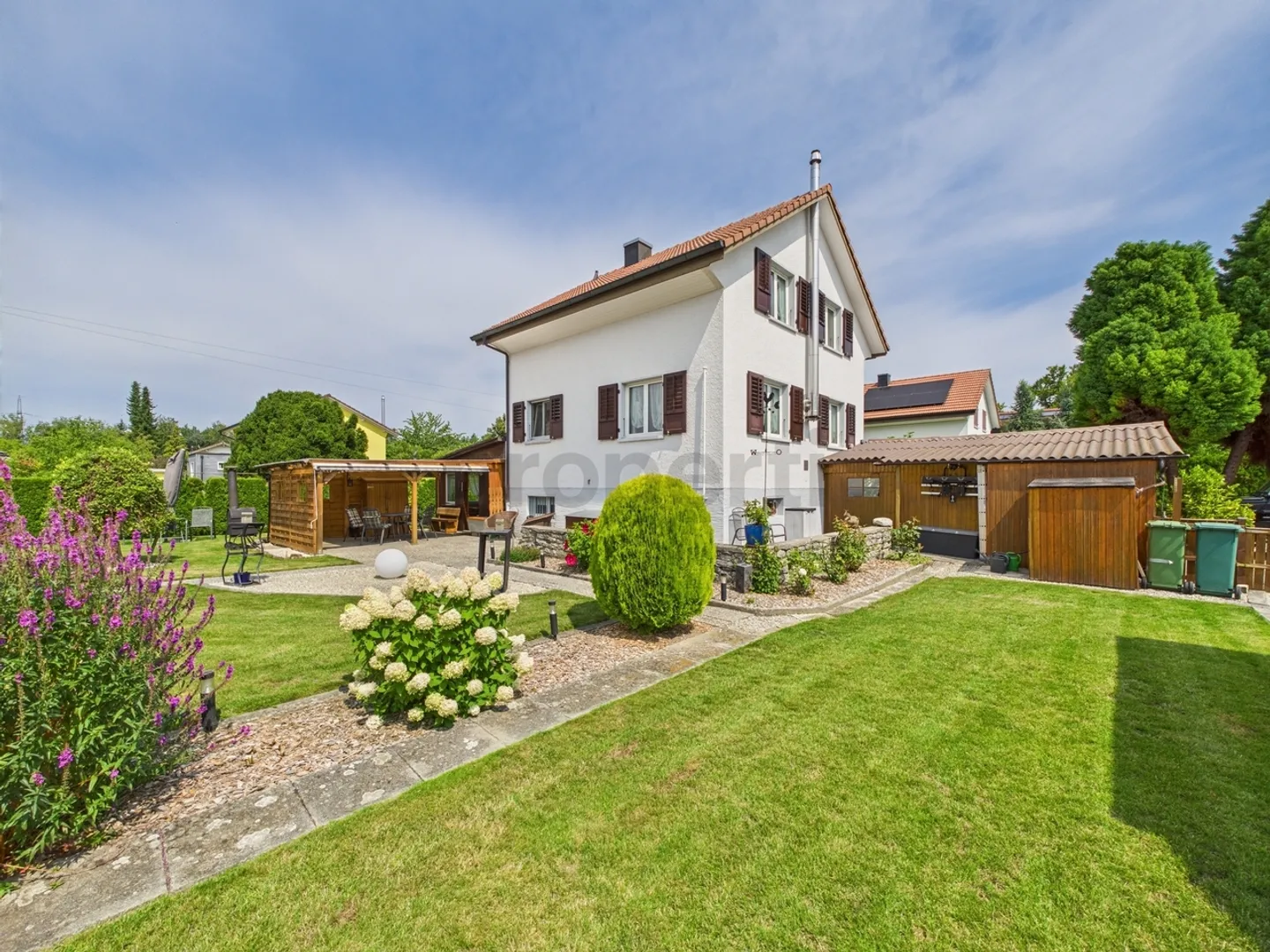 Incantevole casa unifamiliare di 4,5 locali con grande giardino a Lyss - Foto 1 di 13