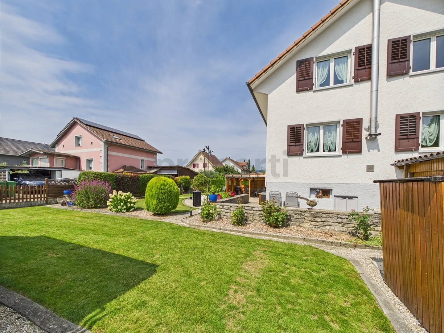 Incantevole casa unifamiliare di 4,5 locali con grande giardino a Lyss - Foto 10 di 13