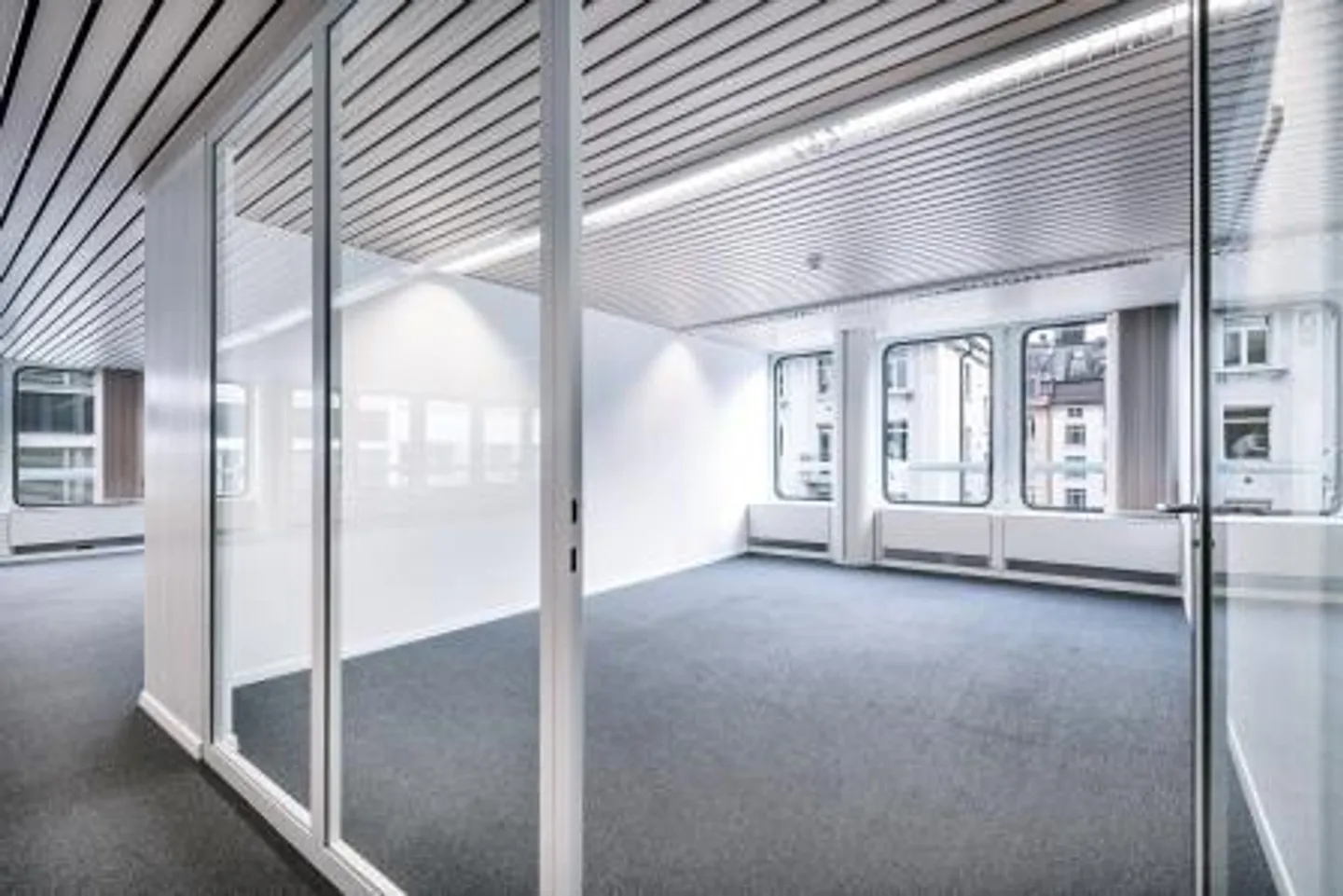 Central Office Space with 214 m² - Immediately Available in Lucerne - Photo 4 of 6