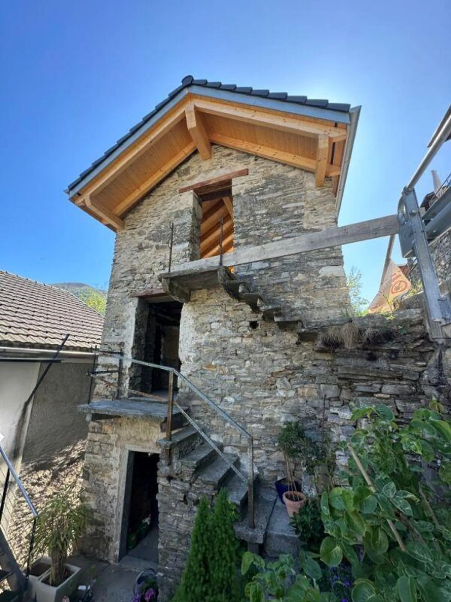 Transform a Raw Diamond: Core House on 4 Floors with Huge ... - Photo 1 of 11